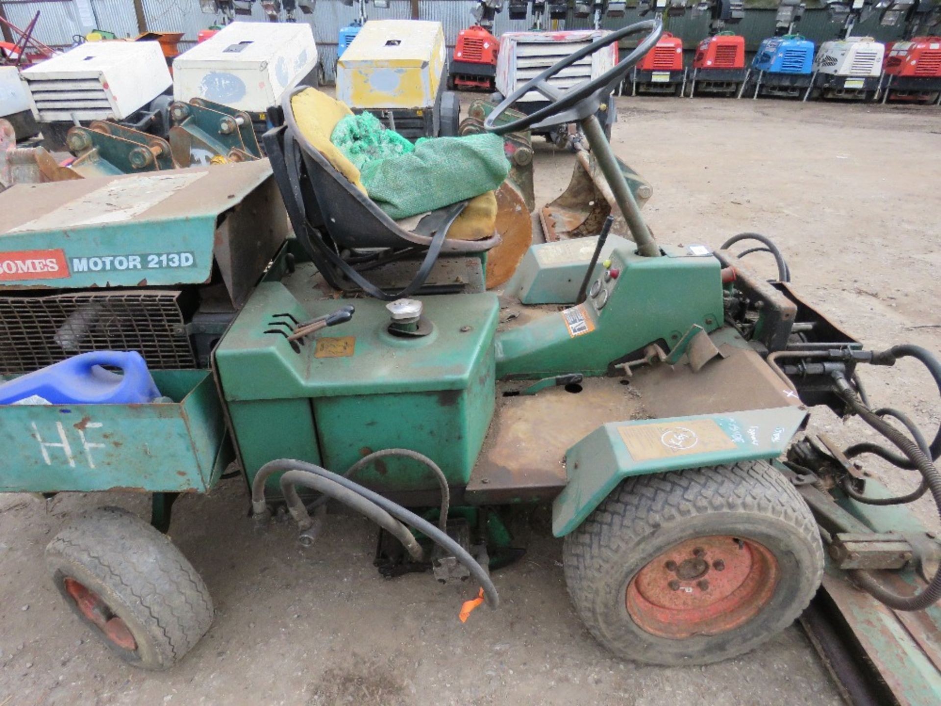 RANSOMES 213D RIDE ON TRIPLE MOWER, - Image 3 of 6