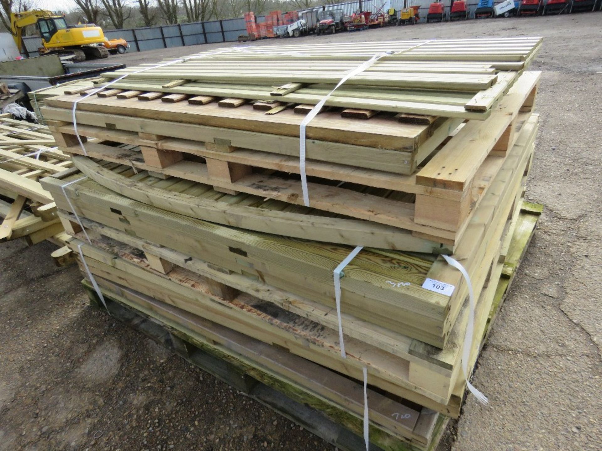 Stack of assorted fence panels, 11no. approx., various sizes