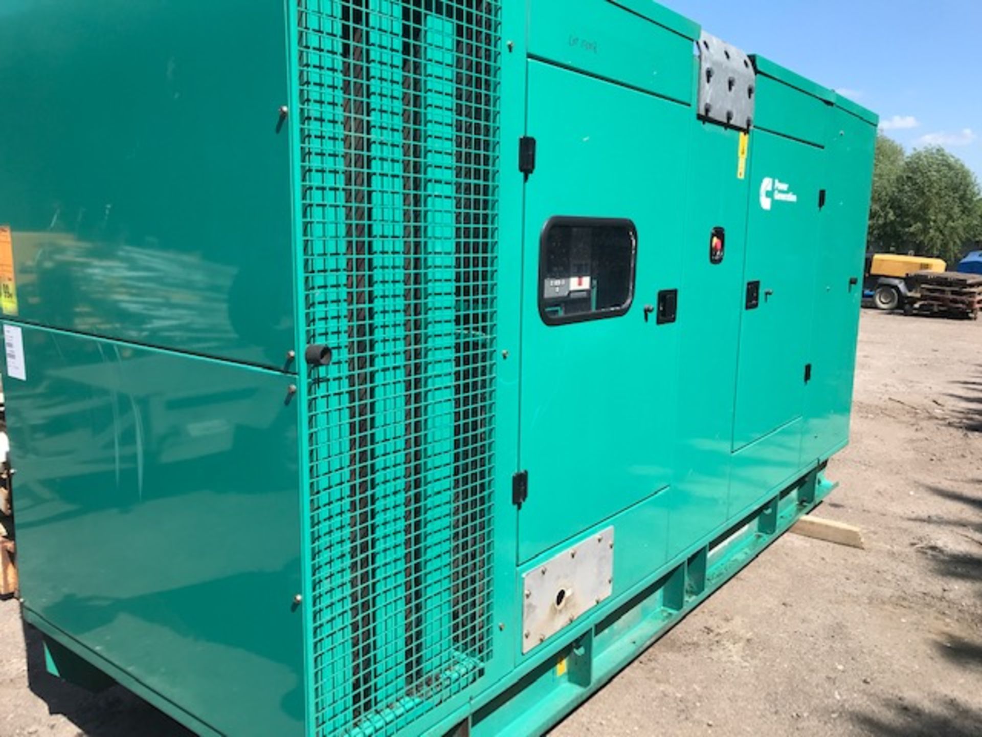 CUMMINS ENGINED 300KVA GENERATOR YEAR 2012 8367 REC HRS. DIRECT FROM LOCAL COMPANY AFTER UPGRADING - Image 5 of 14