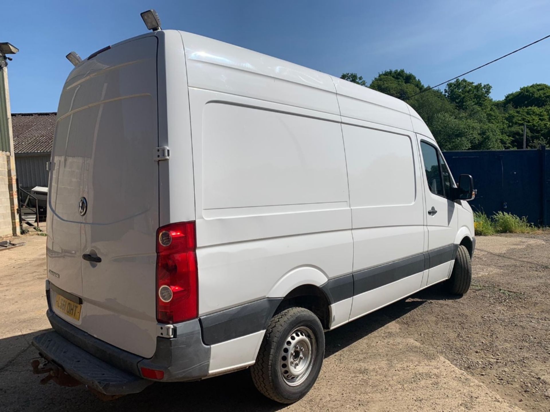 VW CRAFTER MWB PANEL VAN. YEAR 2011 61 REG. 2.0 DIESEL, 136HP, 6 SPEED MANUAL. 3 SEAT CAB, SIDE LOAD - Image 7 of 9