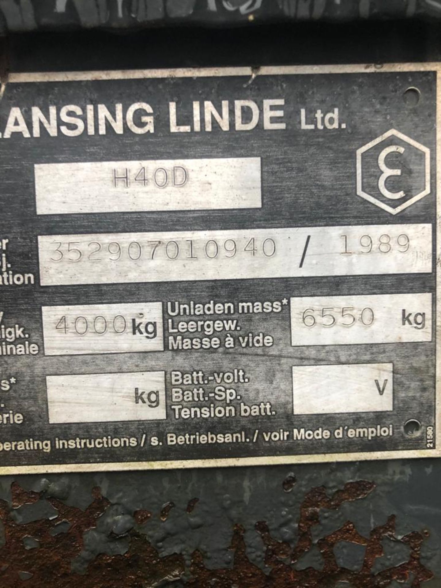 LINDE H40D DIESEL FORKLIFT TRUCK YEAR 1989 SN:352907010940 4 TONNE RATED WITH CAB AND 1 METRE LONG F - Image 5 of 5