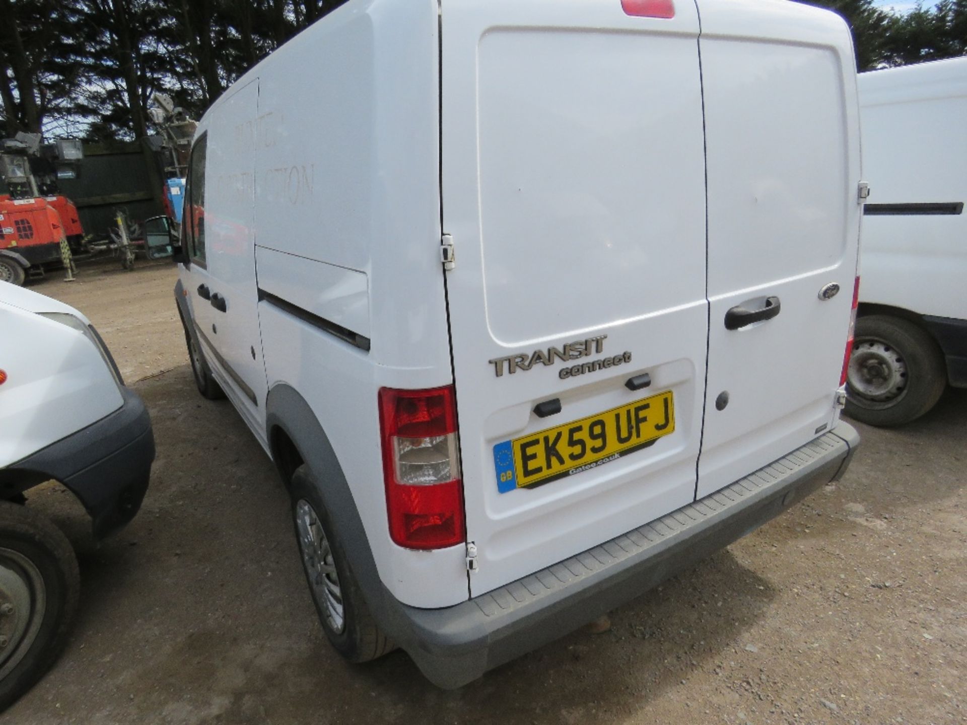 NB: BID INCREMENT HAS NOW BEEN CHANGED TO £50.............FORD TRANSIT CONNECT PANEL VAN REG:E - Image 5 of 5