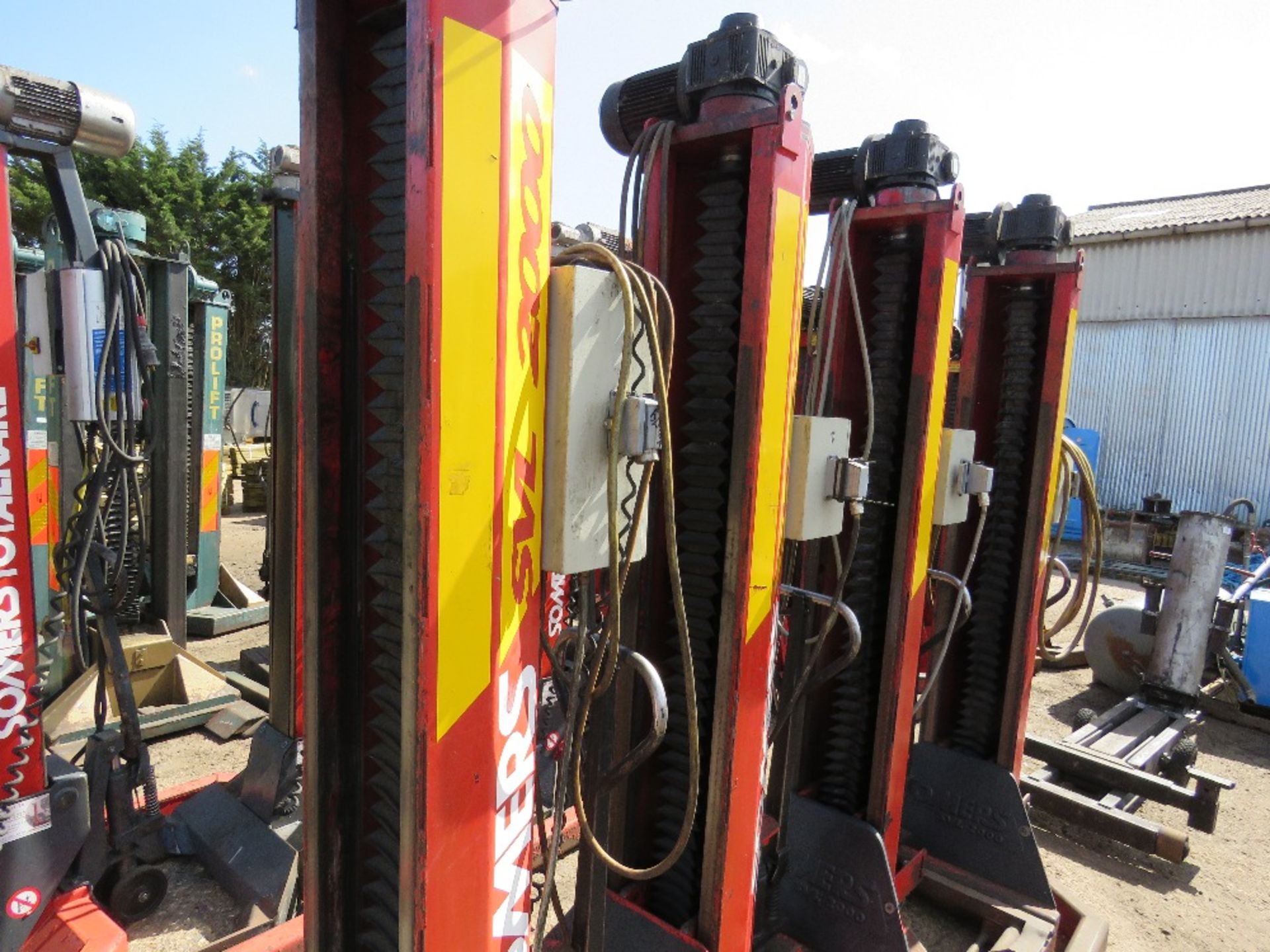 SET OF 4 X SOMERS SVL2000 COMMERCIAL VEHICLE COLUMN LIFTS, 7 TONNE RATED, EX COMPANY LIQUIDATION, R