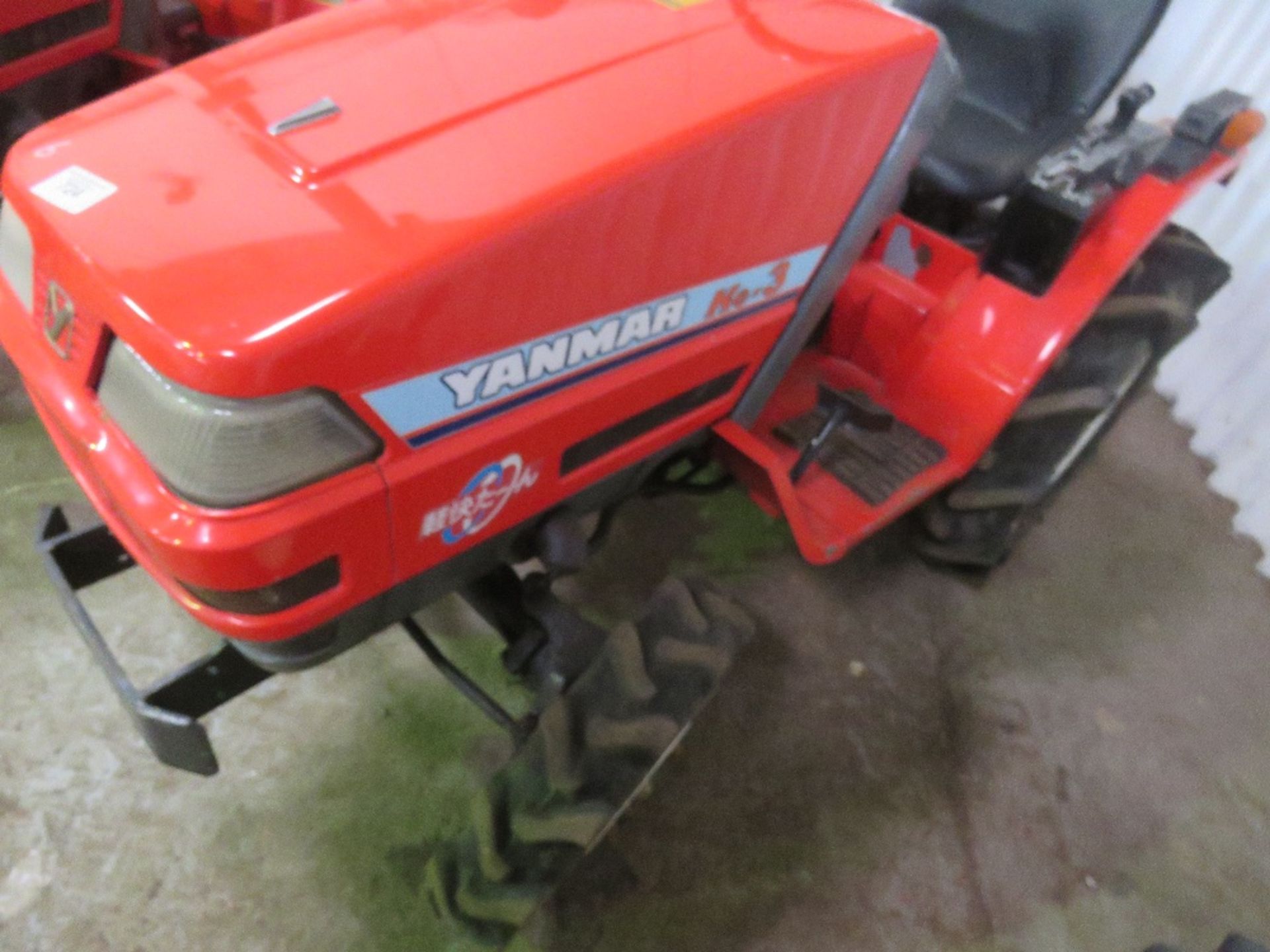 YANMAR KE-3 4WD COMPACT TRACTOR WITH REAR LINKAGE WHEN TESTED WAS SEEN TO START, DRIVE, STEER AND BR - Image 2 of 5