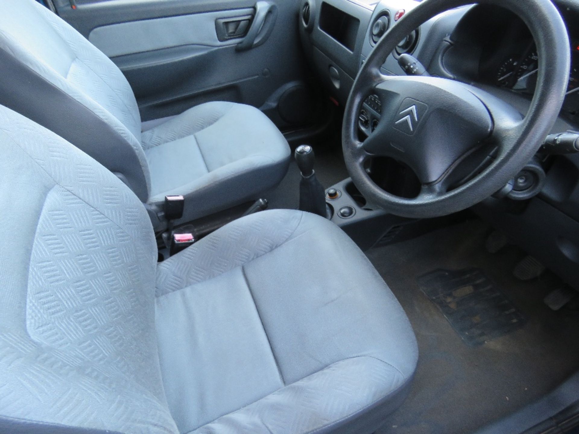 CITROEN BERLINGO PANEL VAN, BLUE, 162,112 REC MILES. REG:VN06 YHX WITH V5. TESTED TILL 10/7/20. WHE - Image 5 of 8