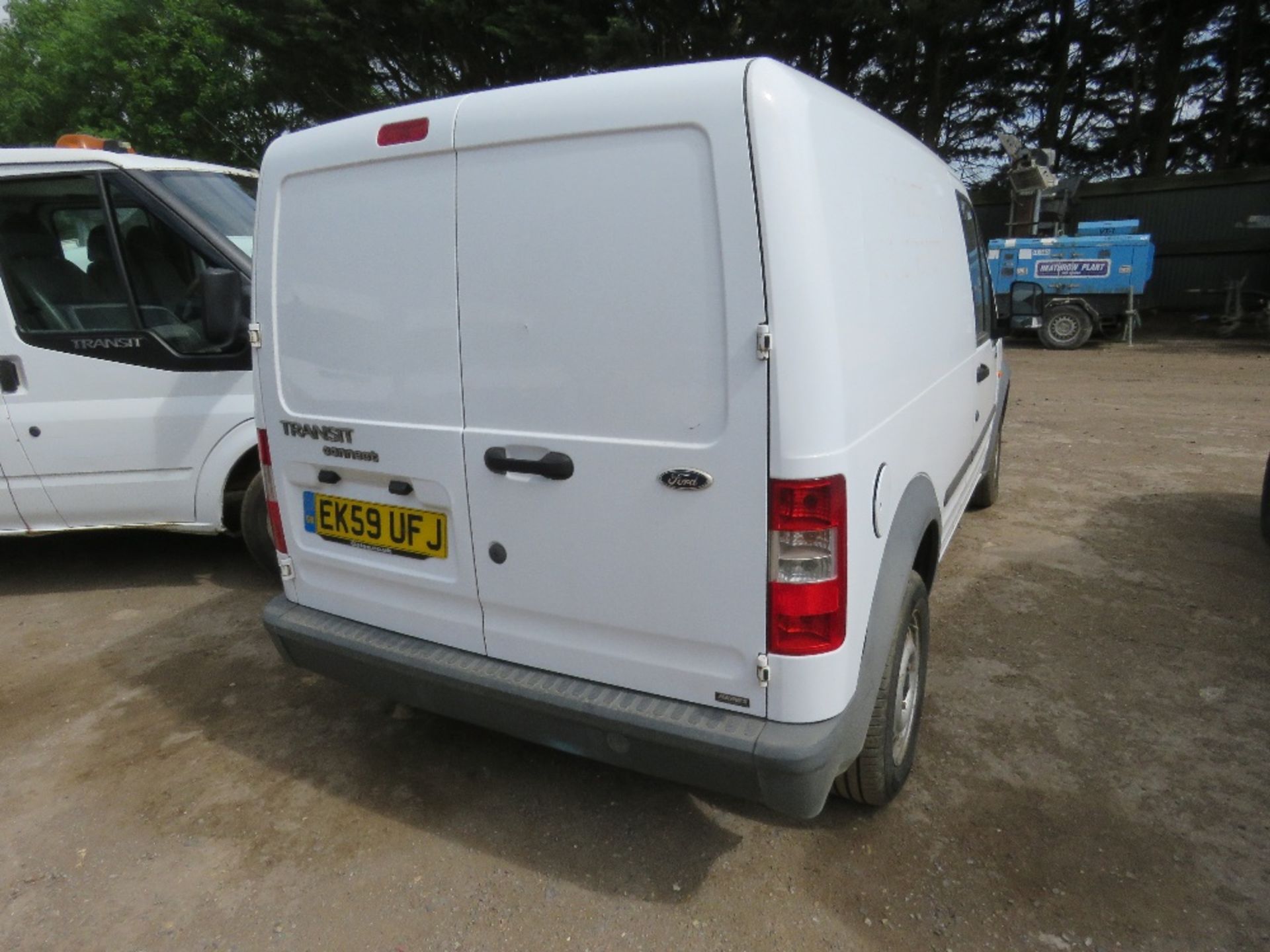 NB: BID INCREMENT HAS NOW BEEN CHANGED TO £50.............FORD TRANSIT CONNECT PANEL VAN REG:E - Image 4 of 5