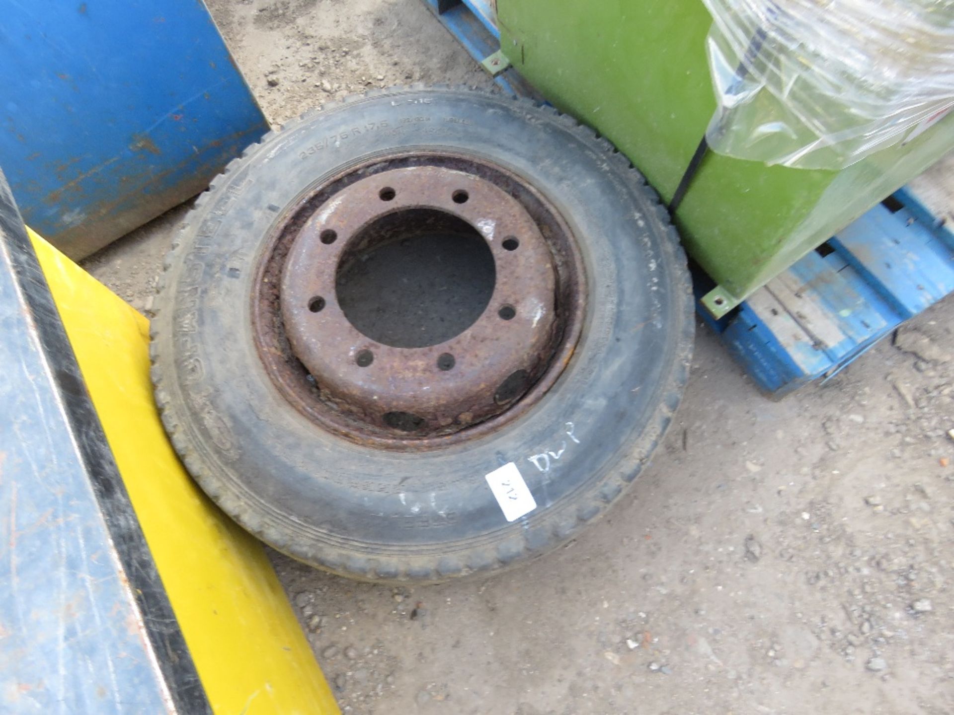 LORRY WHEEL AND TYRE 235/75R17.5