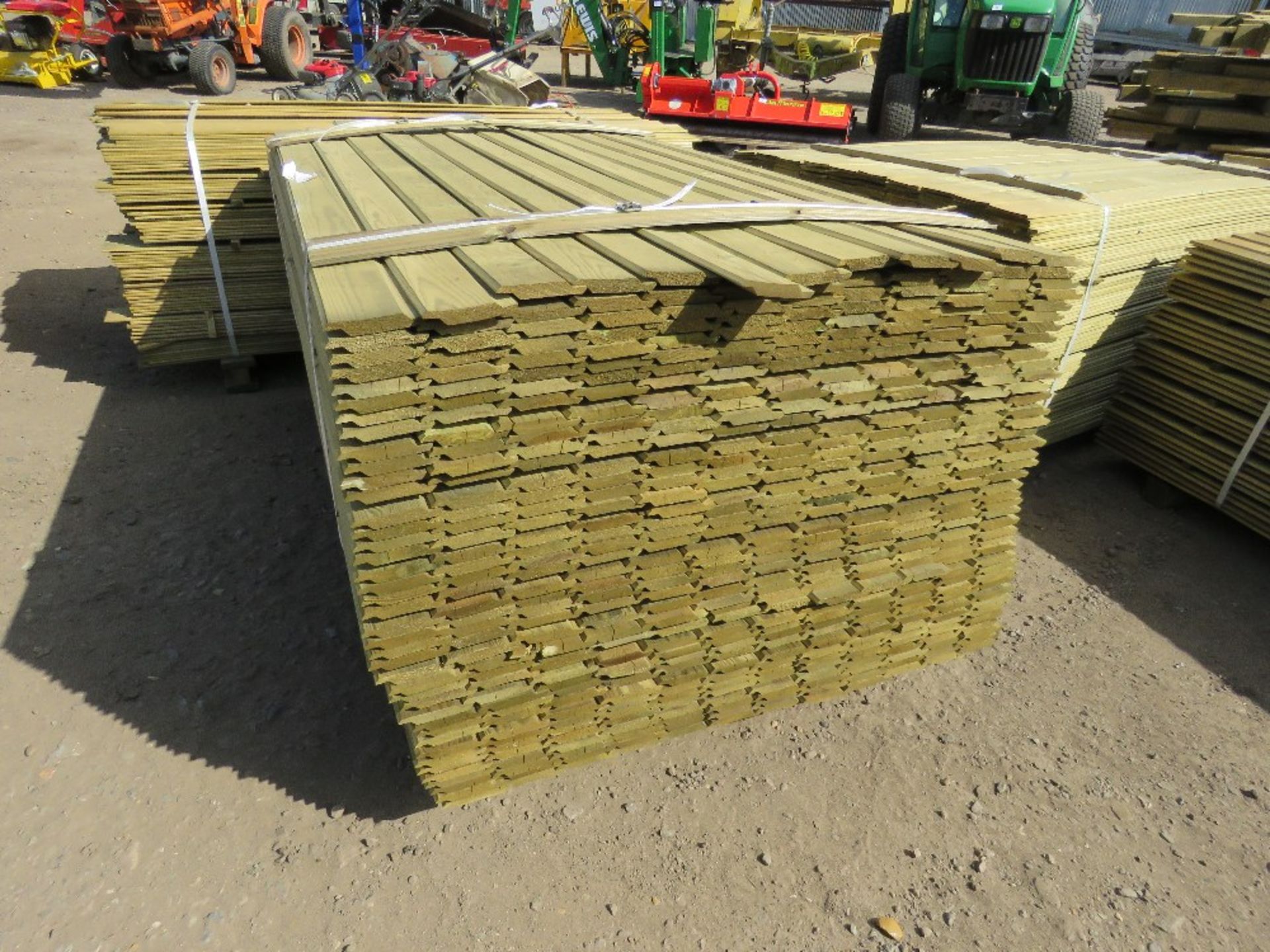 1 X LARGE PACK OF SHIPLAP CLADDING TIMBER @1.73M LENGTH X 9.5CM WIDTH X 1.5CM DEPTH APPROX - Image 2 of 3