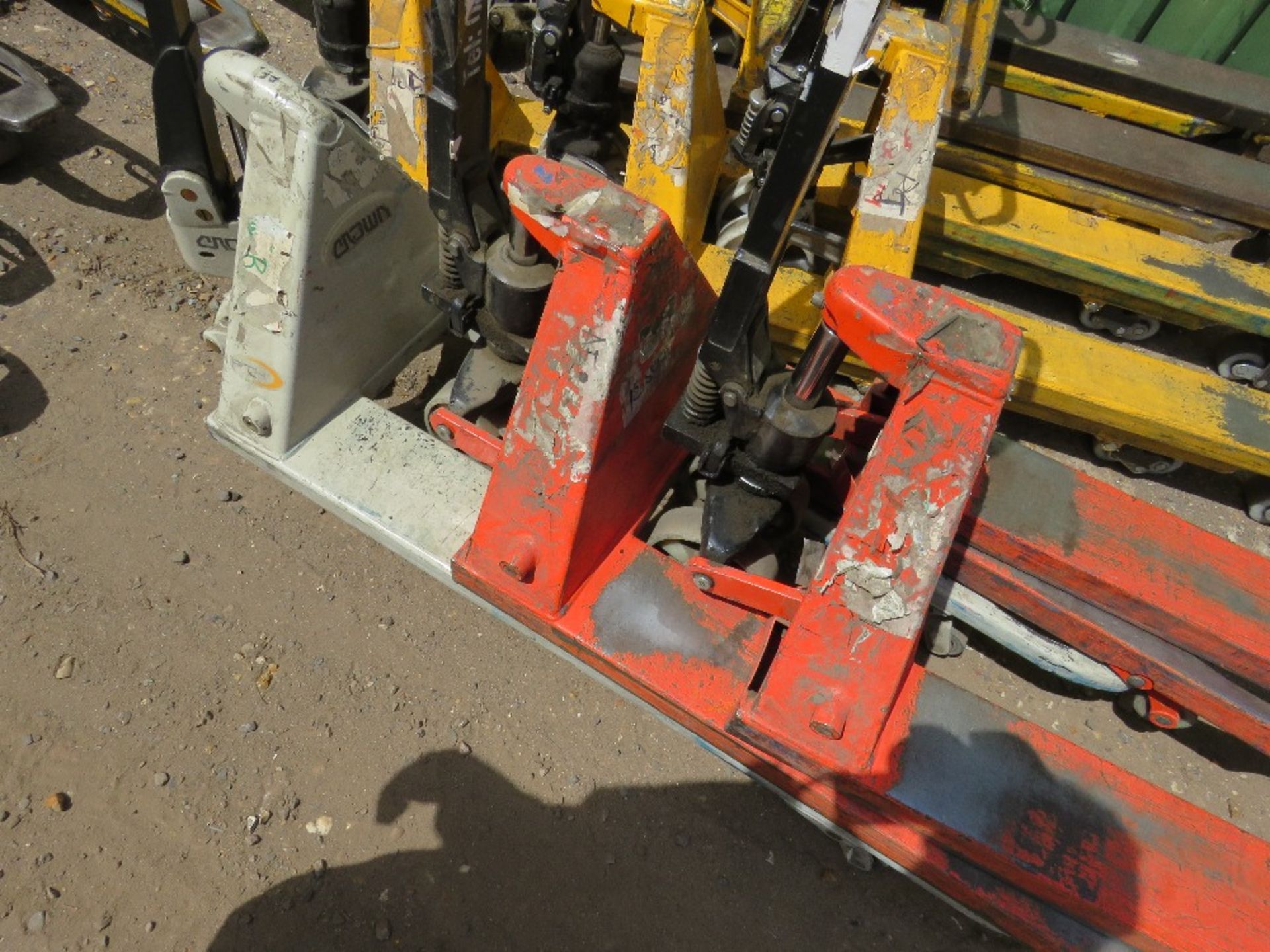 3 X HYDRAULIC PALLET TRUCKS, EX COMPANY LIQUIDATION - Image 2 of 2