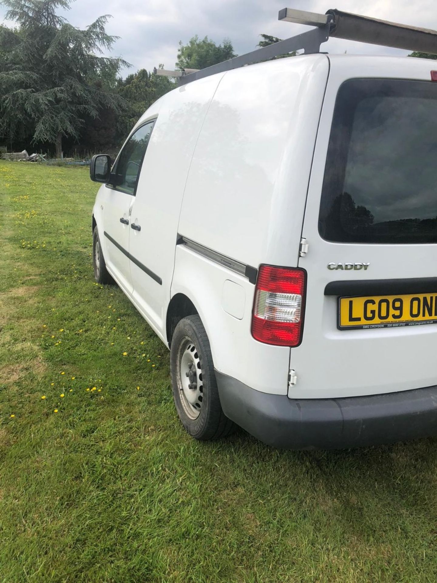 VOLKSWAGON CADDY PANEL VAN REG:LG09 0NL WITH V5 AND TESTED UNTIL SEPTEMBER 137051 REC MILES. PLEASE - Image 6 of 16