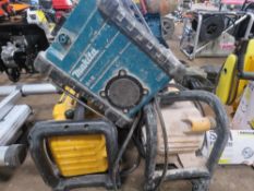 2X DEWALT AND 2X MAKITA RADIOS 4 NO. IN TOTAL