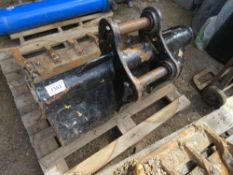 Toothed 3ft excavator digger bucket on 40mm pins