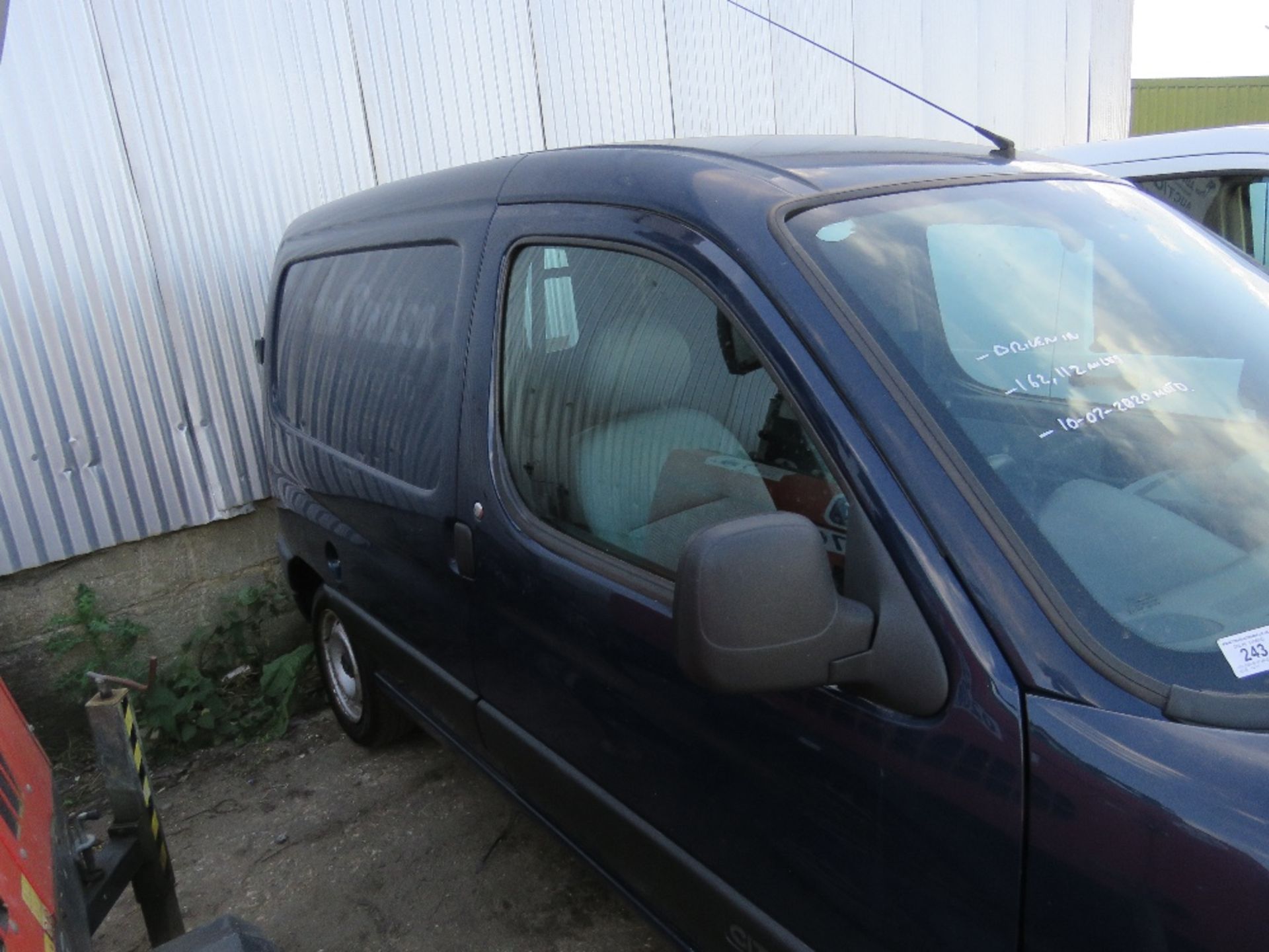 CITROEN BERLINGO PANEL VAN, BLUE, 162,112 REC MILES. REG:VN06 YHX WITH V5. TESTED TILL 10/7/20. WHE - Image 2 of 8