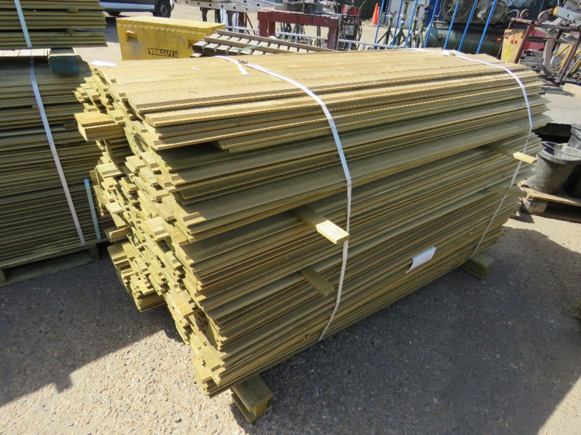 1 X LARGE PACK OF SHIPLAP TIMBER FENCE CLADDING, 1.75M X 9CM WIDE X 1.5CM DEEP APPROX - Image 3 of 3