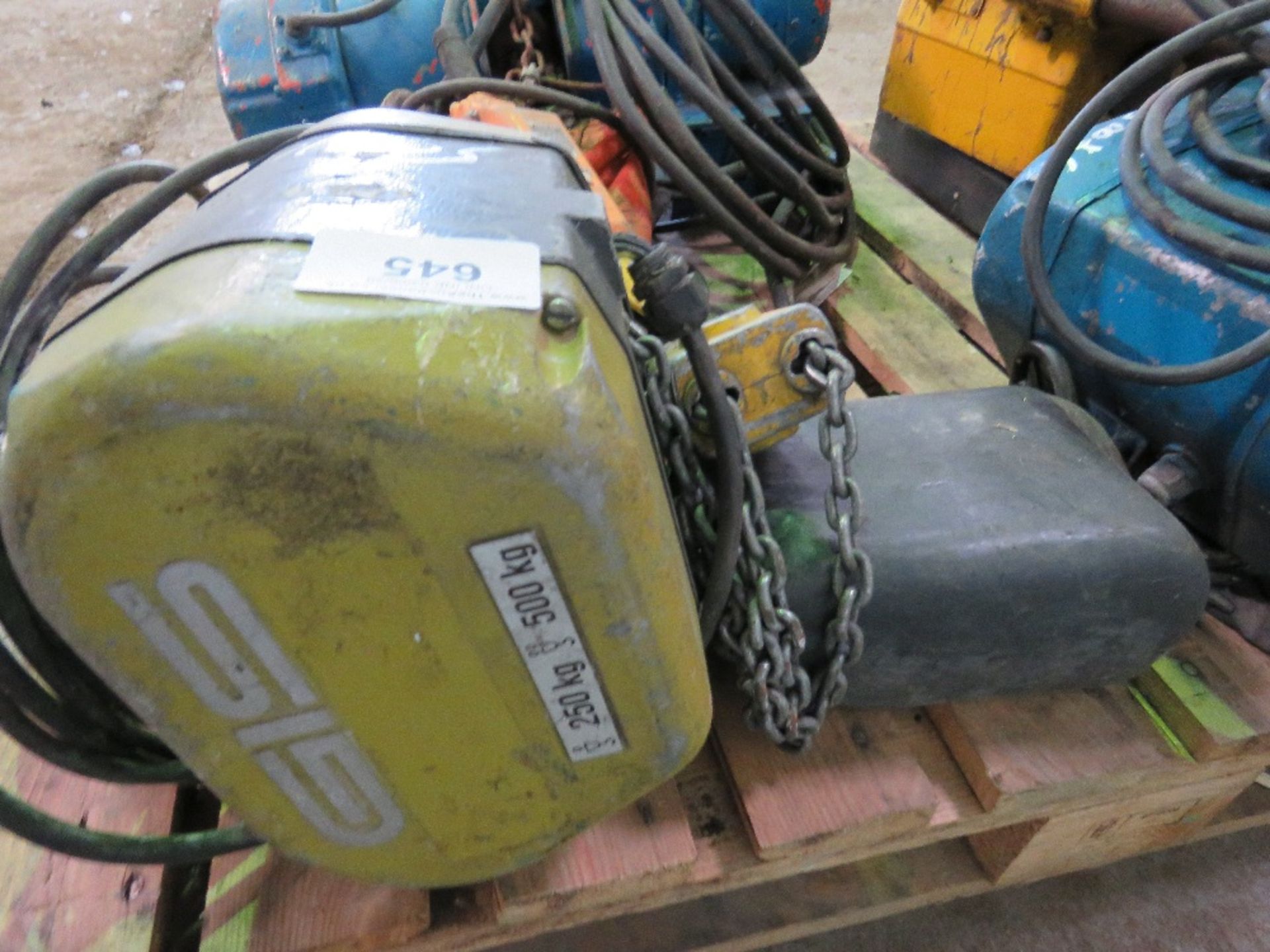 YELLOW 110V 500KG RATED GANTRY HOIST, UNTESTED - Image 2 of 2