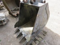 3ft Excavator digging bucket on 70mm pins, little used