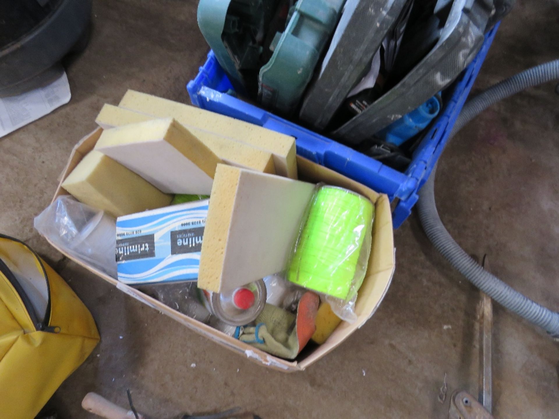 Box of grouting sponges, power tools, hand tools and sundry items...sourced frm company liquidation - Image 2 of 5