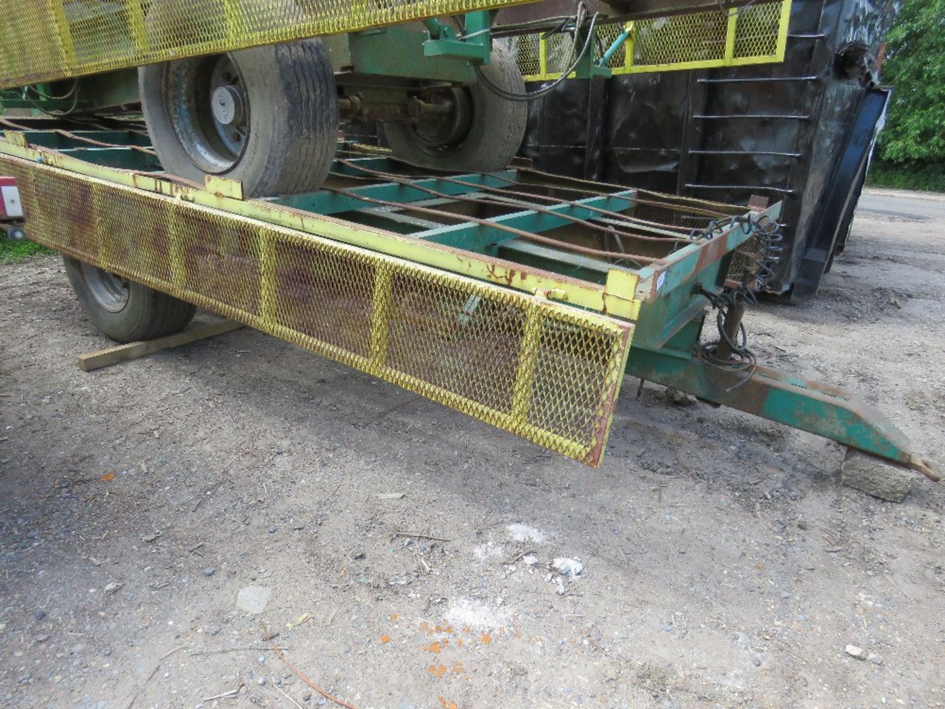 SINGLE AXLED AGRICULTURAL POTATO 6 BOX TRAILER ON SUPER SINGLE WHEELS, 17FT BODY APPROX, IDEAL FOR H