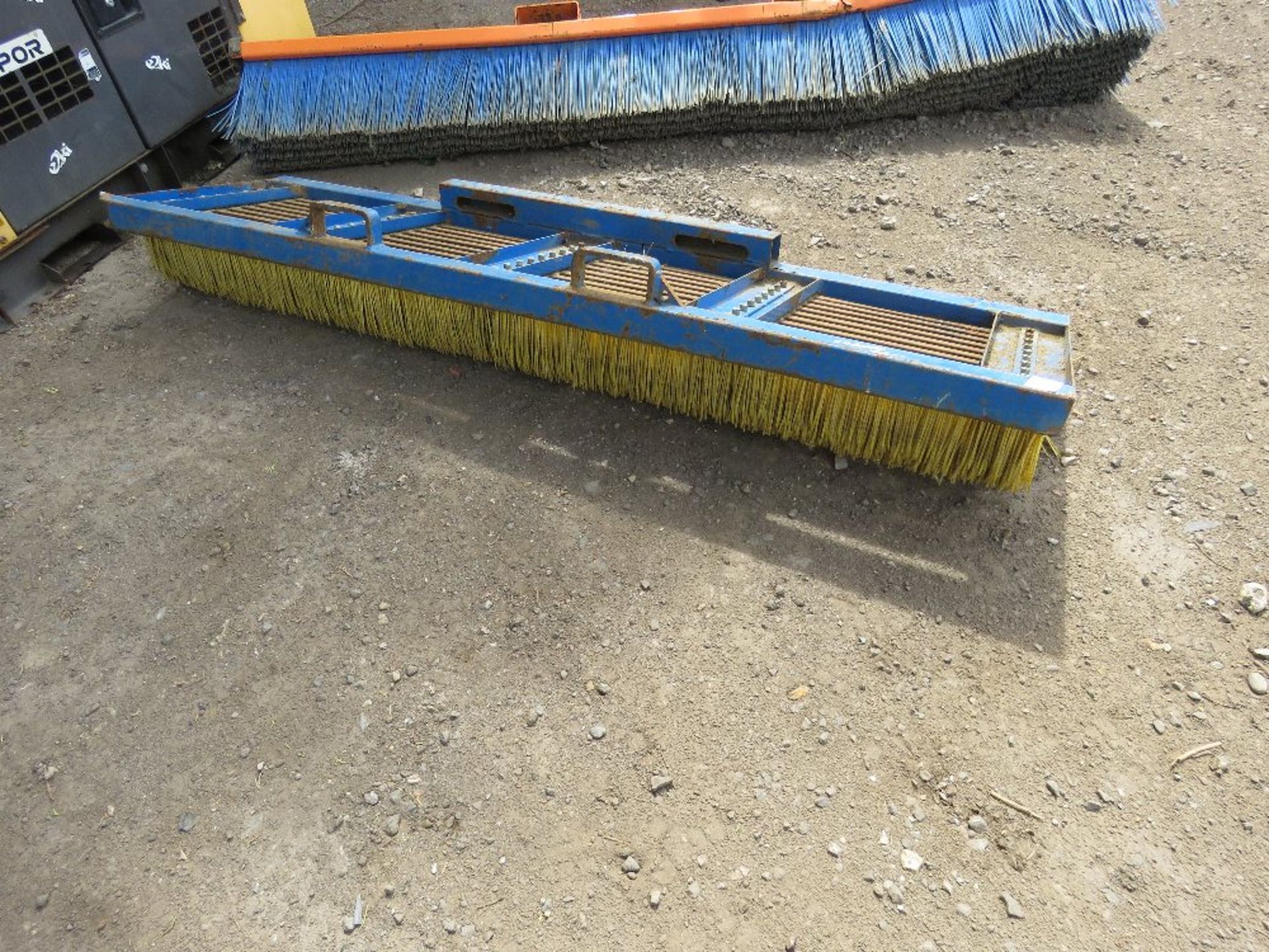 BLUE 6FT WIDE FORKLIFT YARD BRUSH - Image 2 of 2