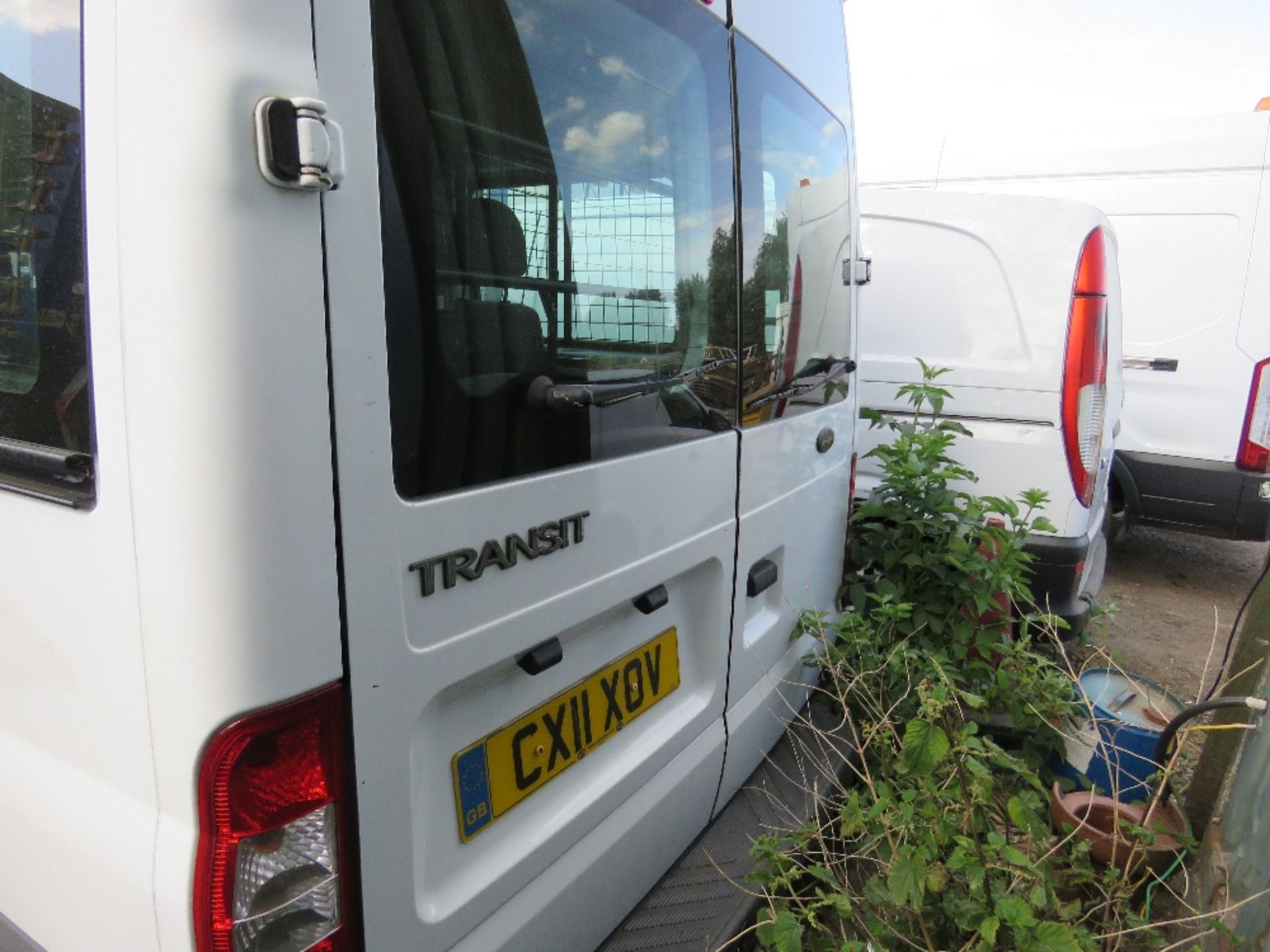 FORD TRANSIT 9 SEAT MINIBUS WITH REAR STORAGE AREA. REG:CX11XOV. TESTED TILL 13/03/2021. WITH V5. D - Image 6 of 7