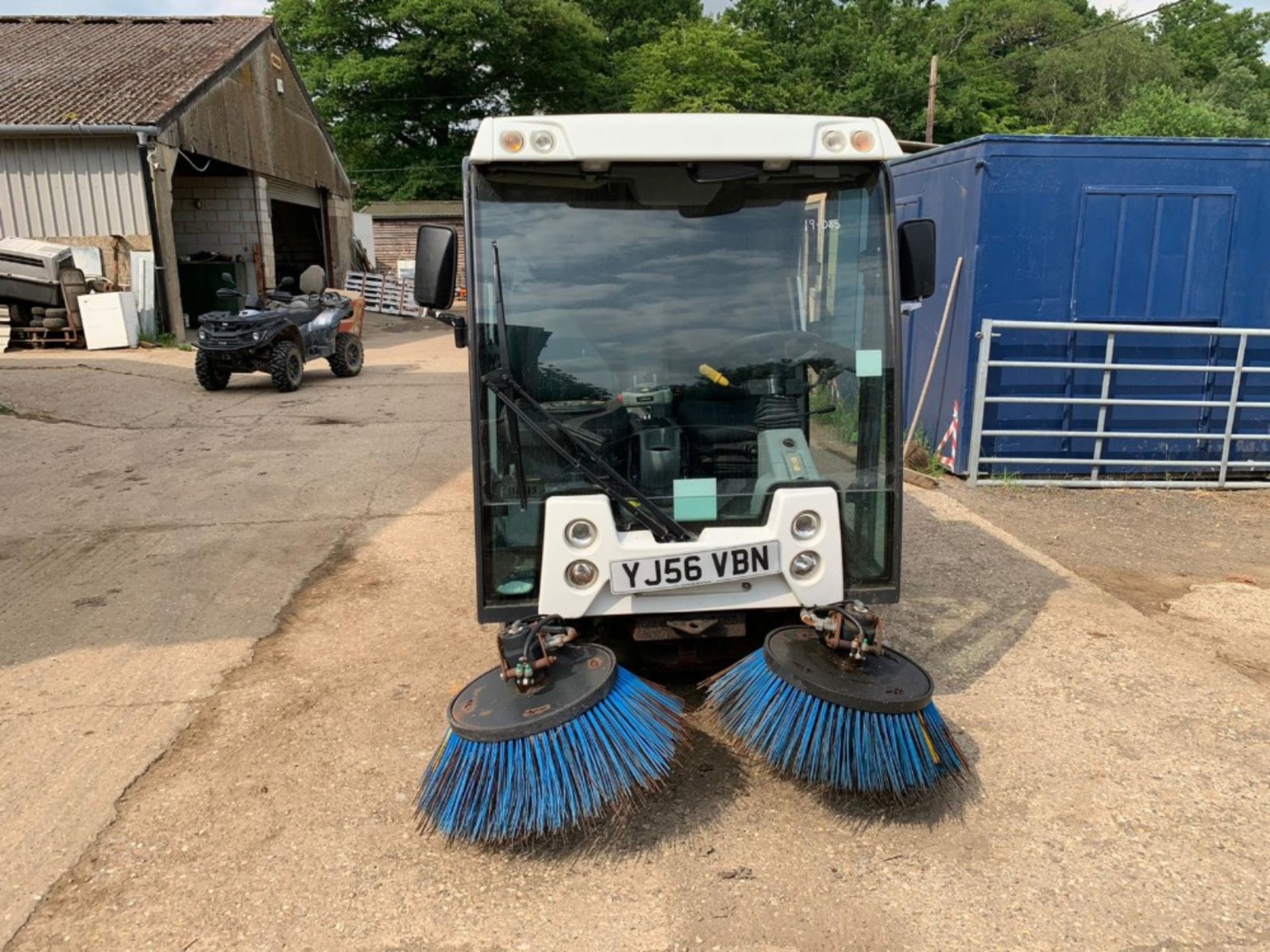 JOHNSON 4000KG COMPACT SWEEPER, YEAR 2006, V5 LOGBOOK TO APPLY FOR. VM ENGINE, SEEN TO START, RUN, S - Image 7 of 7