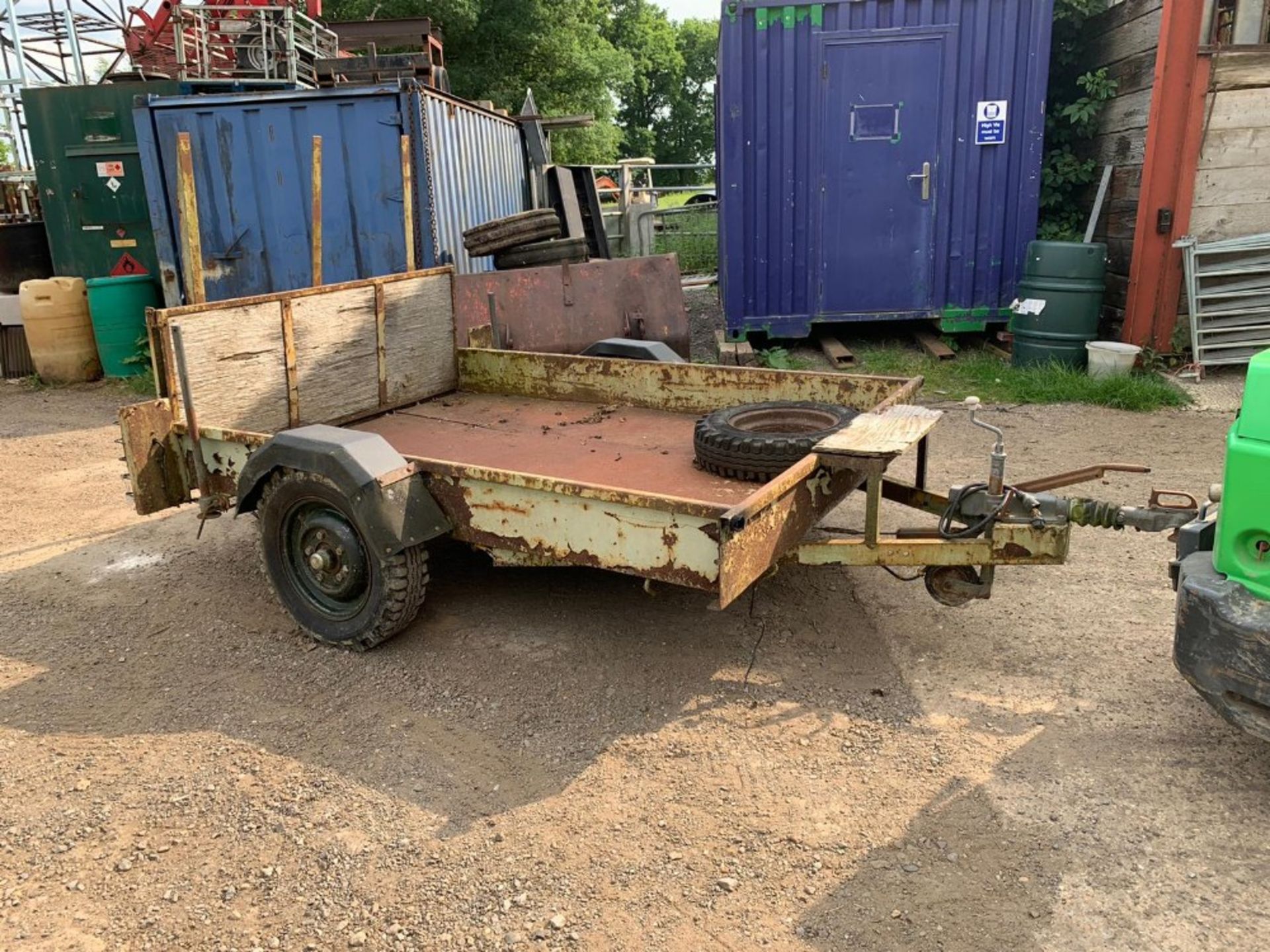 KING SINGLE AXLE TRAILER, BRAKES WORK, JOCKEY WHEEL WORKS, BALL HITCH, TYRES LOOK GOOD, LIGHTS NEED - Image 2 of 6