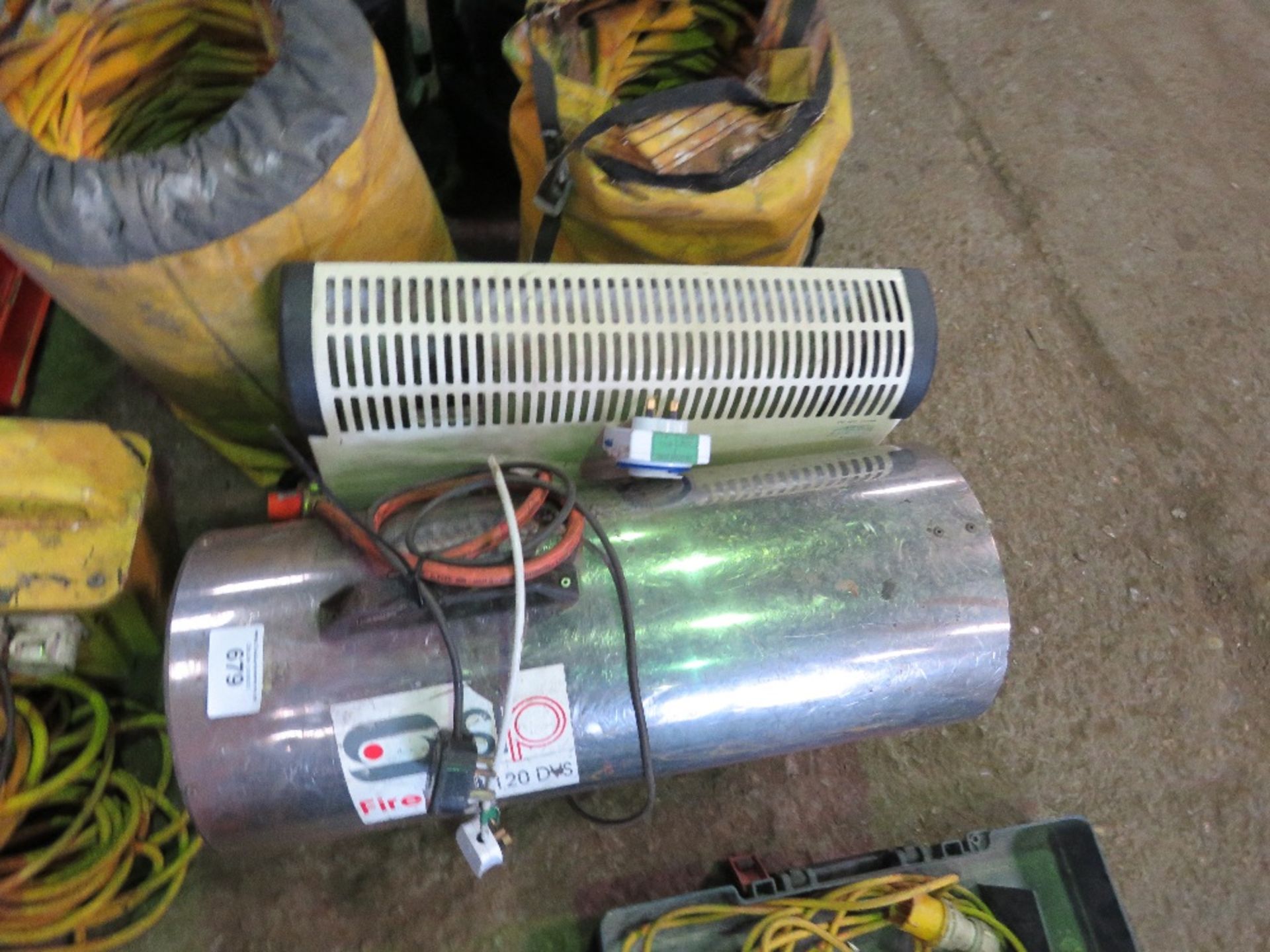 GAS SPACE HEATER AND RADIATOR, DIRECT FROM COMPANY LIQUIDATION