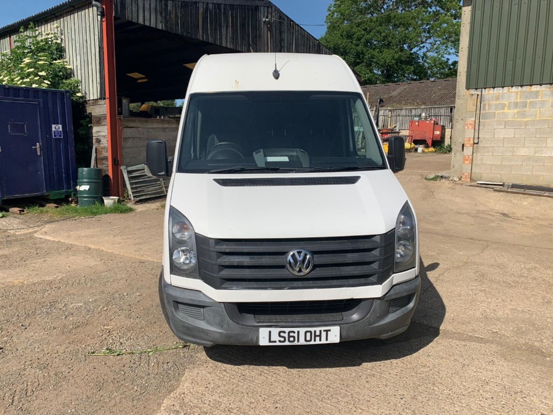 VW CRAFTER MWB PANEL VAN. YEAR 2011 61 REG. 2.0 DIESEL, 136HP, 6 SPEED MANUAL. 3 SEAT CAB, SIDE LOAD - Image 5 of 9