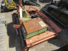 DOWDESWELL 6FT ROLLER MOWER, 1 BLADE MISSING UNDERNEATH