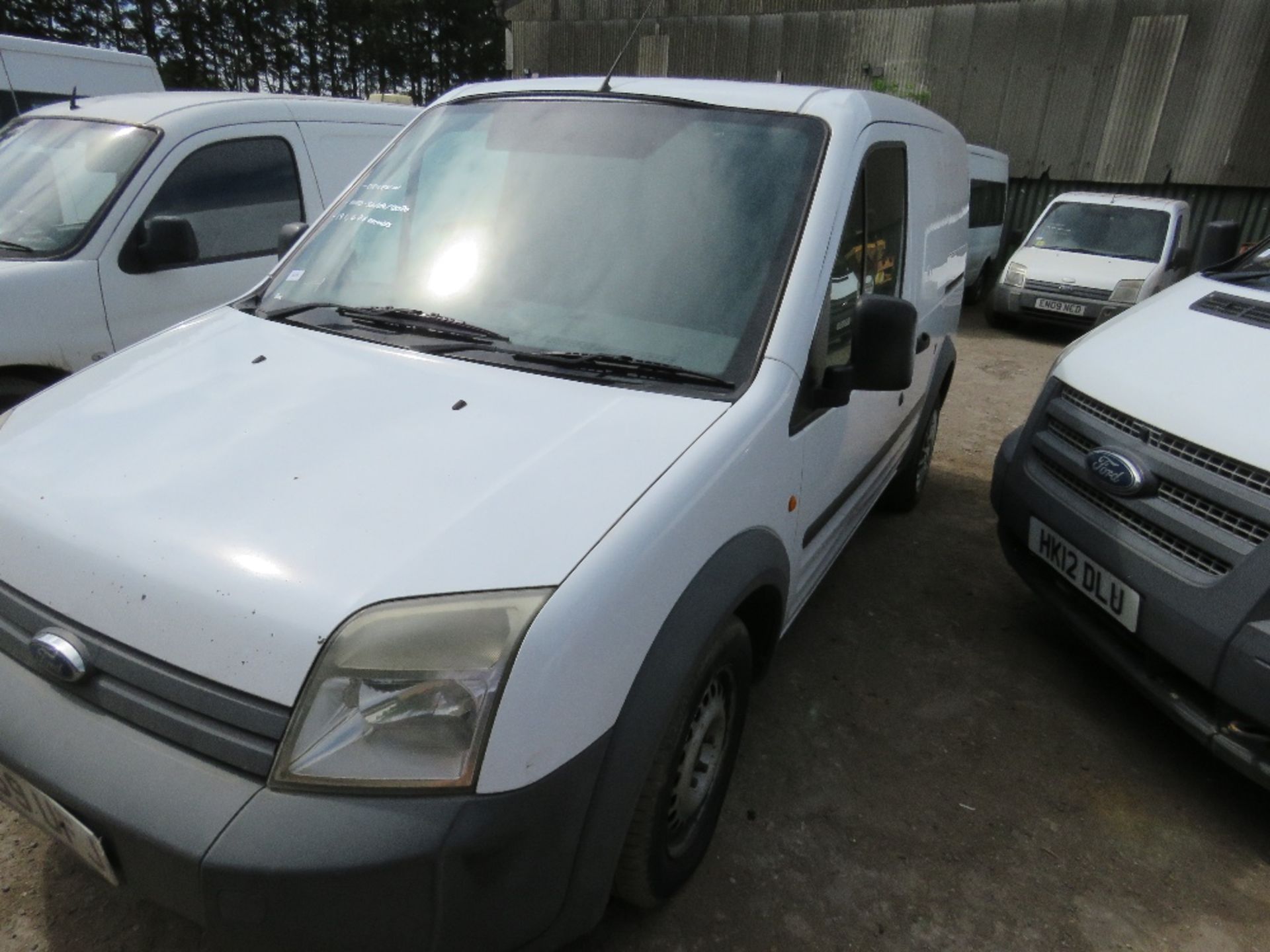 NB: BID INCREMENT HAS NOW BEEN CHANGED TO £50.............FORD TRANSIT CONNECT PANEL VAN REG:E - Image 2 of 5