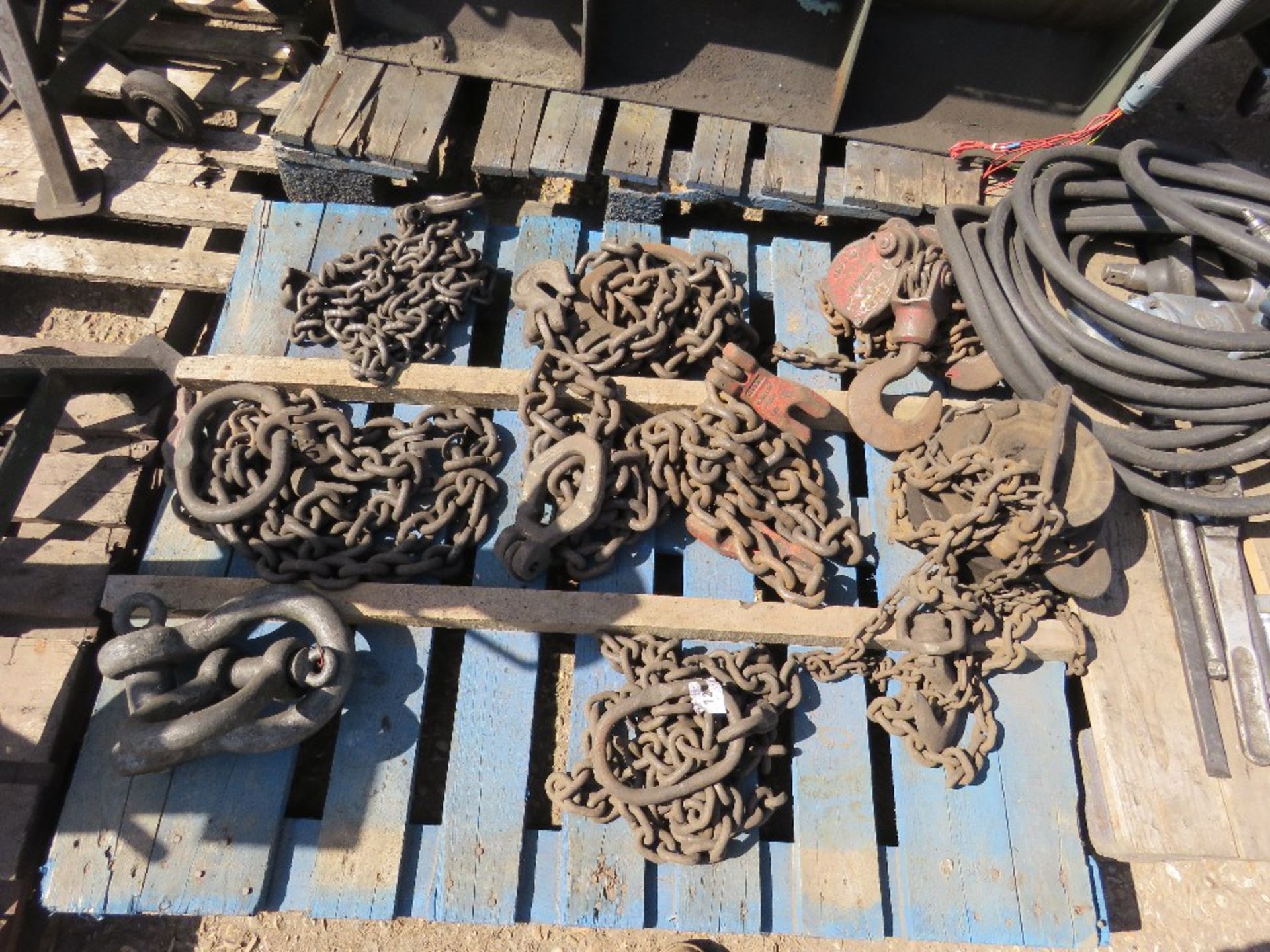 PALLET CONTAINING 6X ASSORTED CHAINS PLUS 2 CHAIN BLOCKS sourced from company liquidation