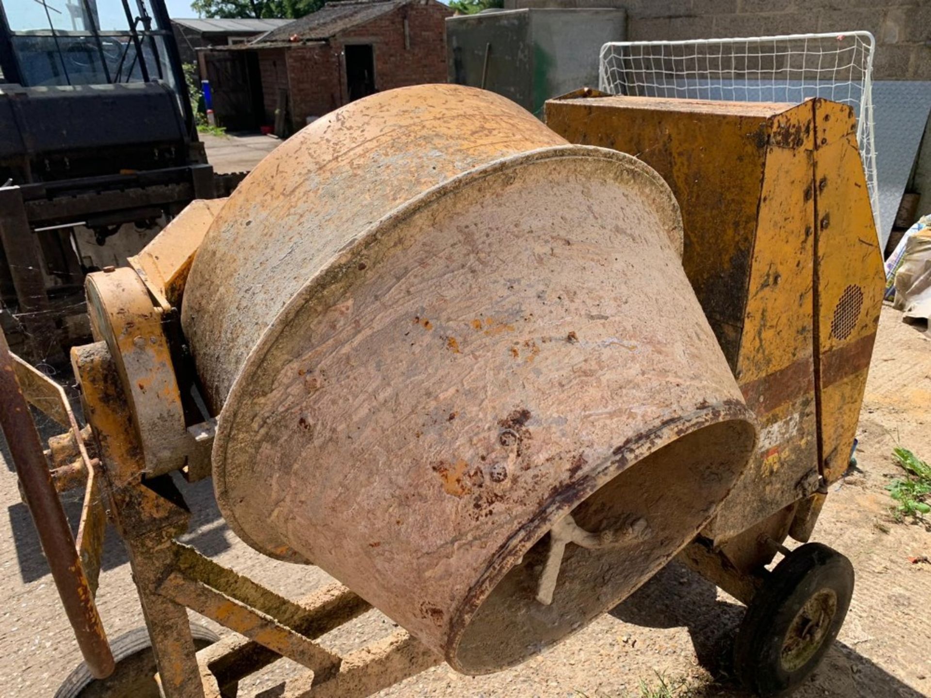 BENFORD CT2 DIESEL SITE MIXER, HANDLE START LISTER DIESEL. SEEN TO START,RUN AND TURN, DRUM IS NICE - Image 5 of 5