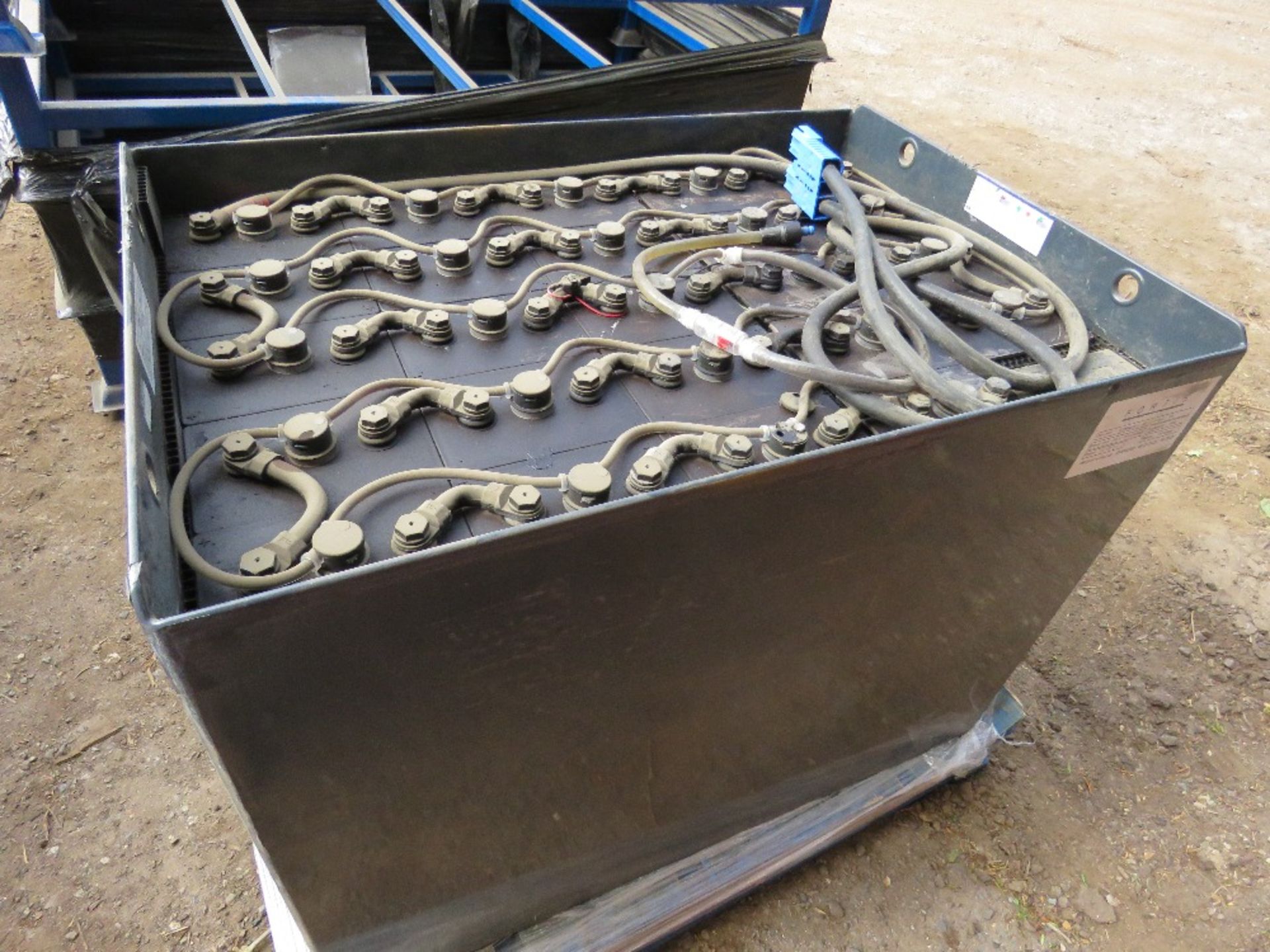 BATTERY BOX CONTAINING CELLS AS SHOWN, EX COMPANY LIQUIDATION - Image 2 of 3