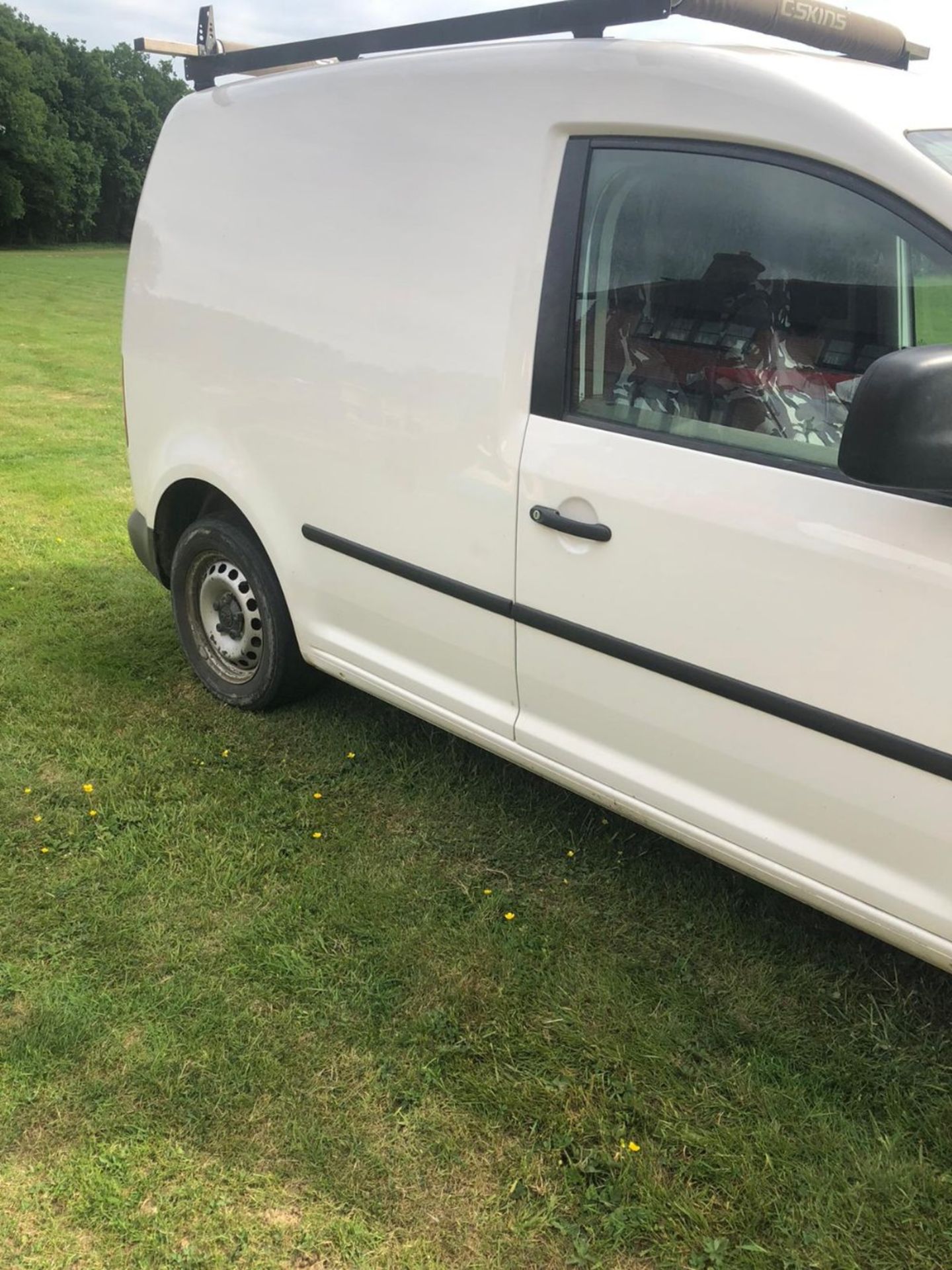 VOLKSWAGON CADDY PANEL VAN REG:LG09 0NL WITH V5 AND TESTED UNTIL SEPTEMBER 137051 REC MILES. PLEASE - Image 11 of 16