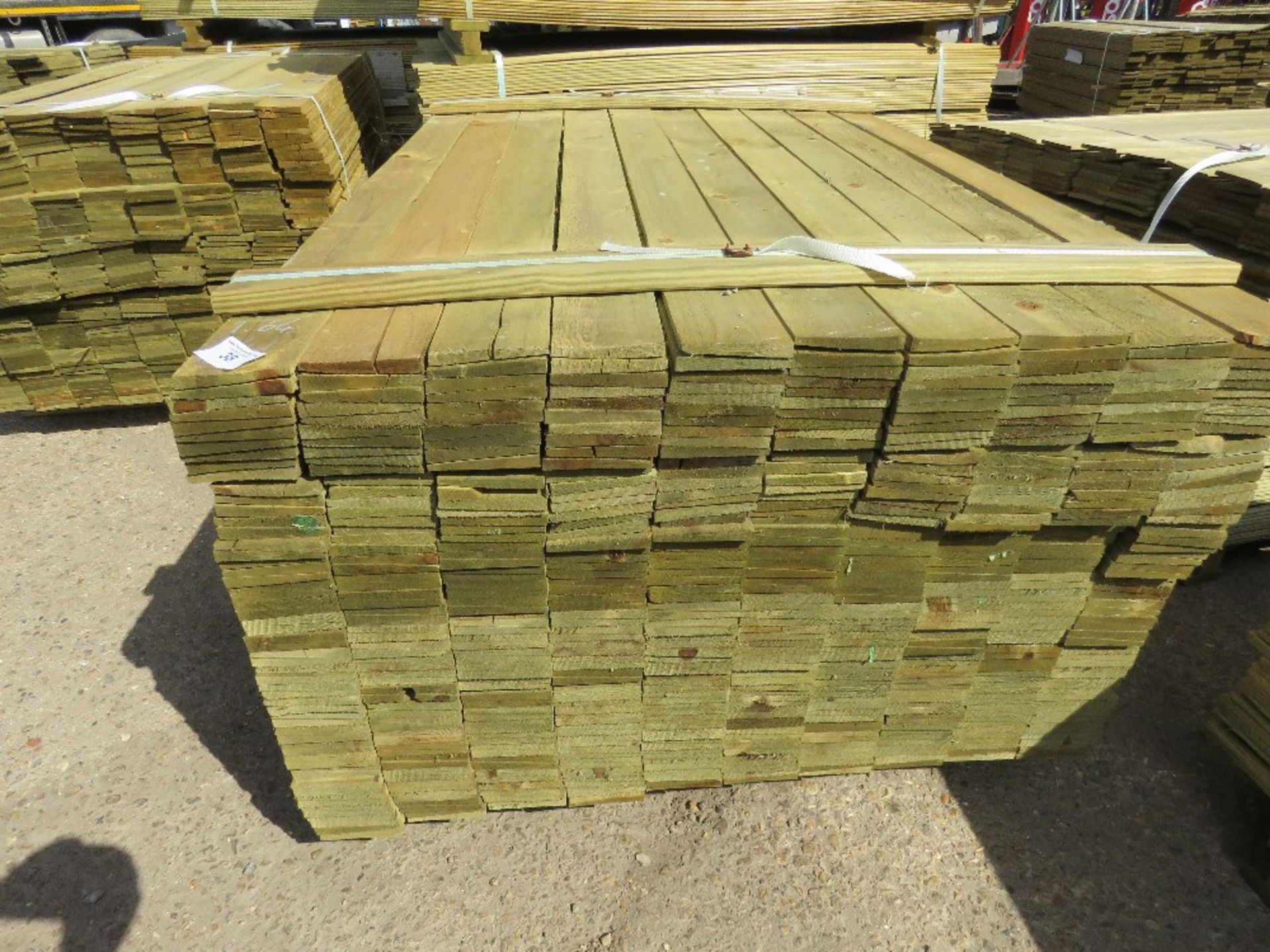 1 X PACK OF FEATHER EDGE TIMBER CLADDING @1.64METRE LENGTH X 10CM WIDE APPROX - Image 2 of 3