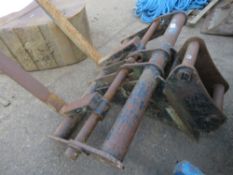 Set of Keen excavator-mounted pallet forks, yr2014, on 65mm pins, untested