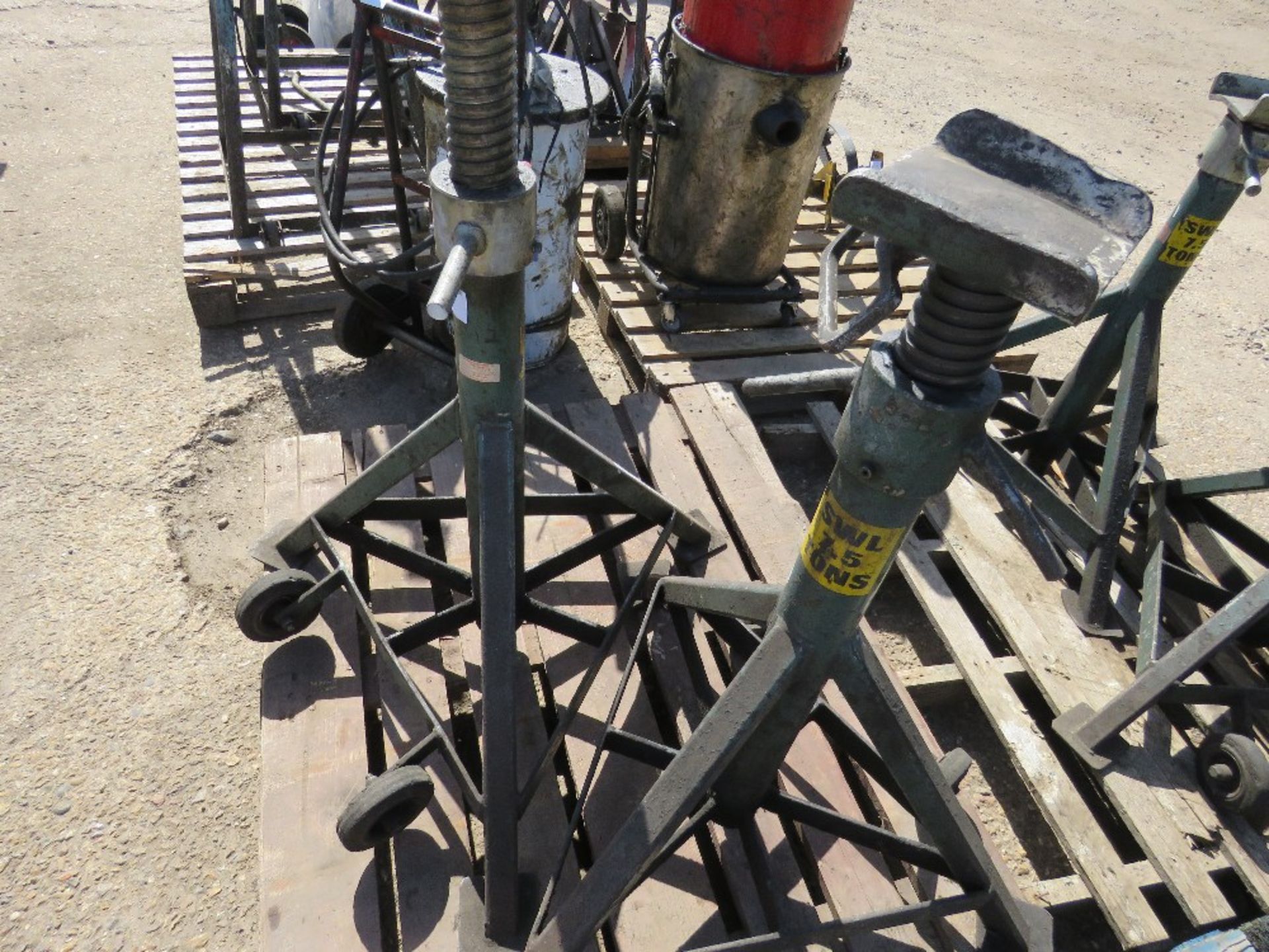 2X HEAVY DUTY AXLE STANDS 7.5 TONNE CAPACITY sourced from company liquidation - Image 2 of 2