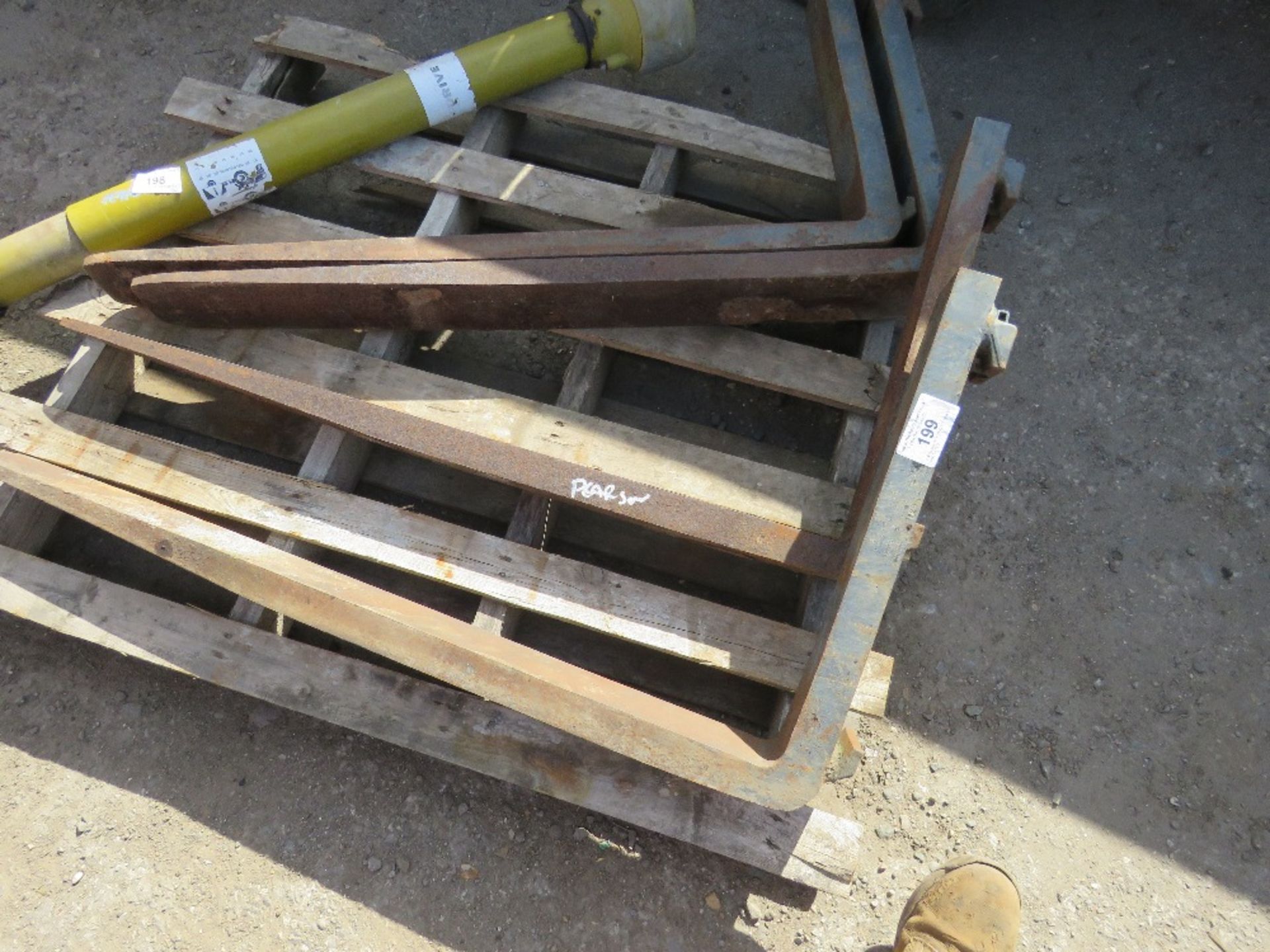2 X PAIRS OF FORKLIFT TINES, UNTESTED