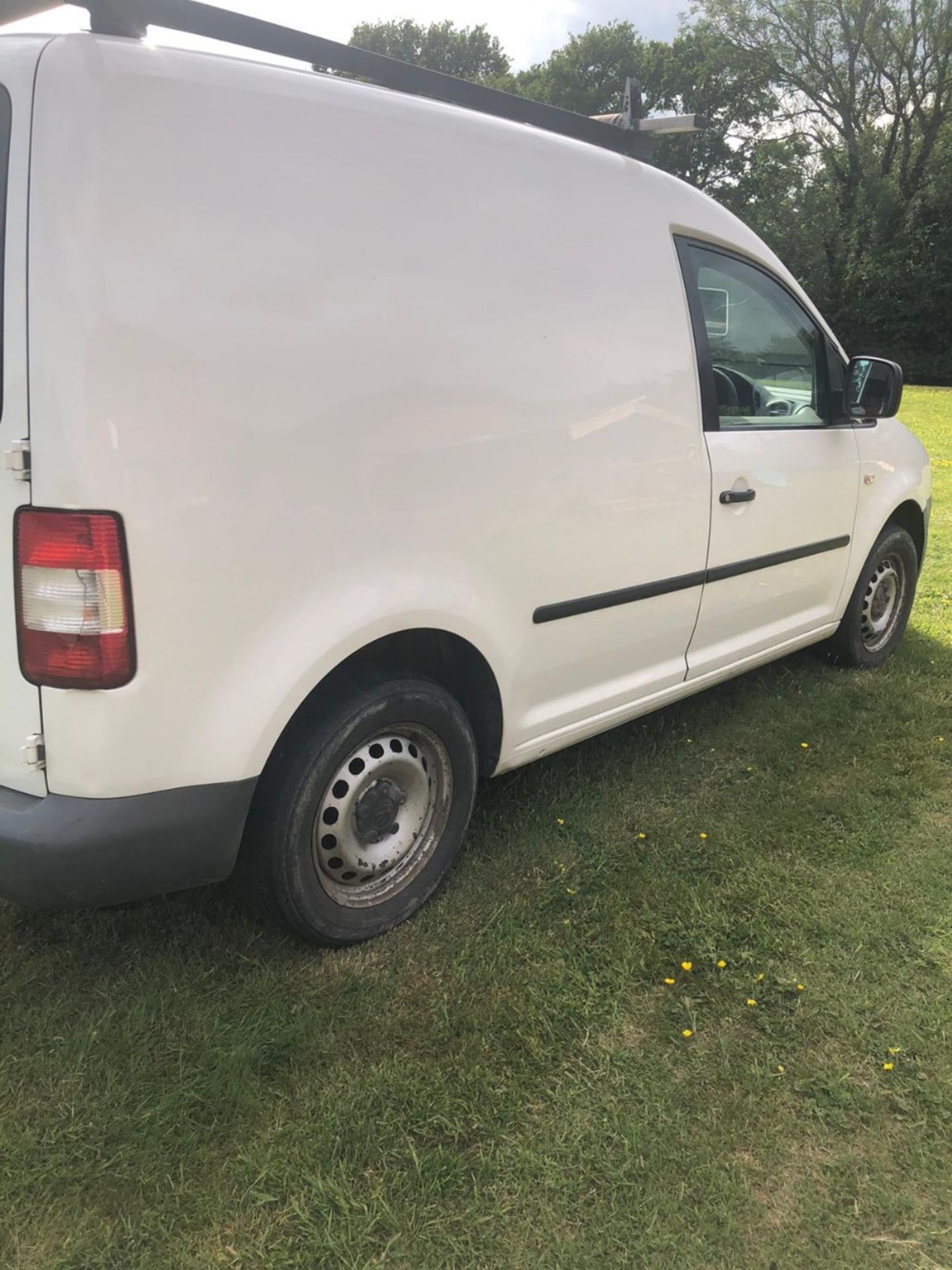 VOLKSWAGON CADDY PANEL VAN REG:LG09 0NL WITH V5 AND TESTED UNTIL SEPTEMBER 137051 REC MILES. PLEASE - Image 12 of 16