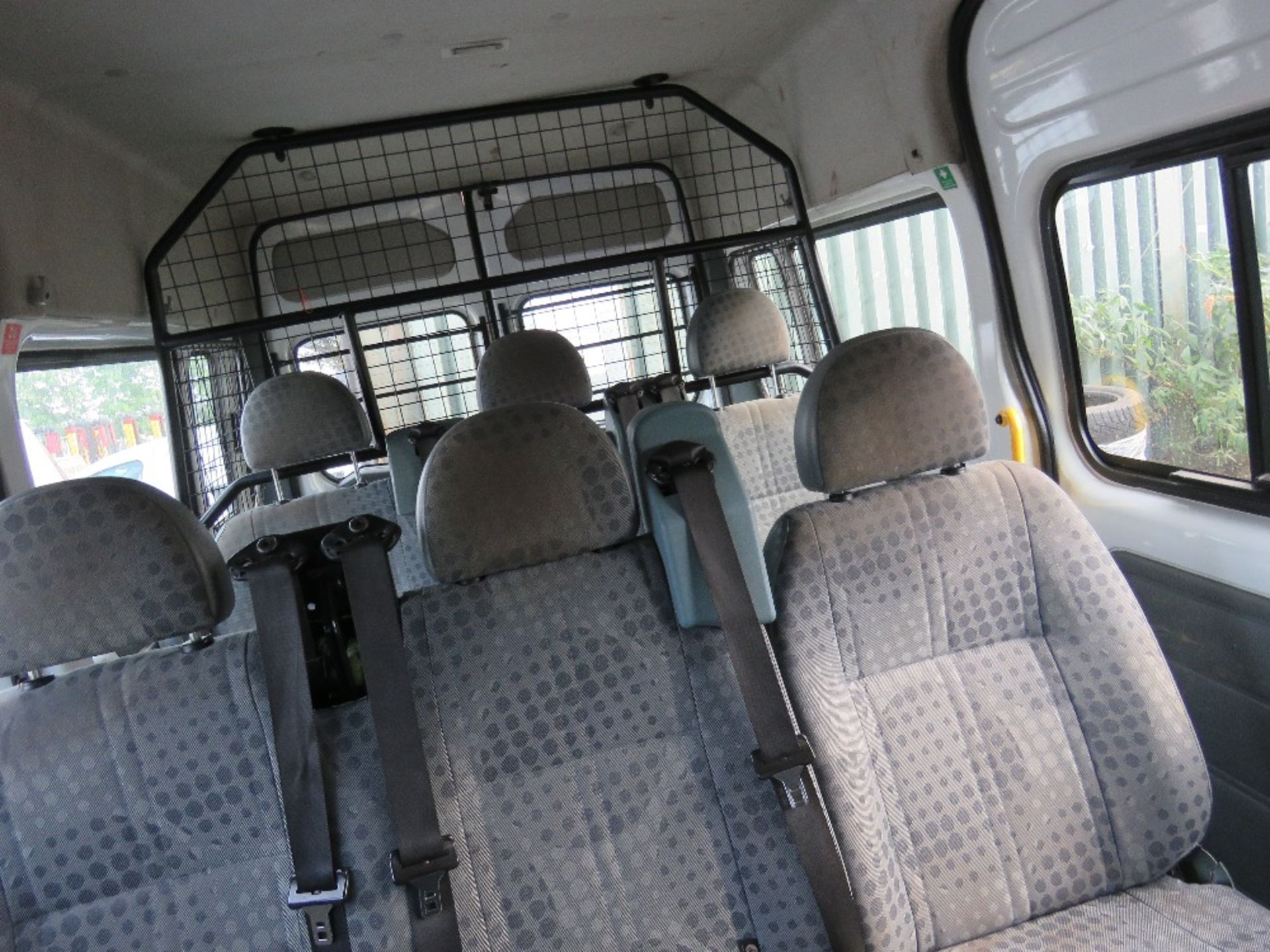 FORD TRANSIT 9 SEAT MINIBUS WITH REAR STORAGE AREA. REG:CX11XOV. TESTED TILL 13/03/2021. WITH V5. D - Image 3 of 7