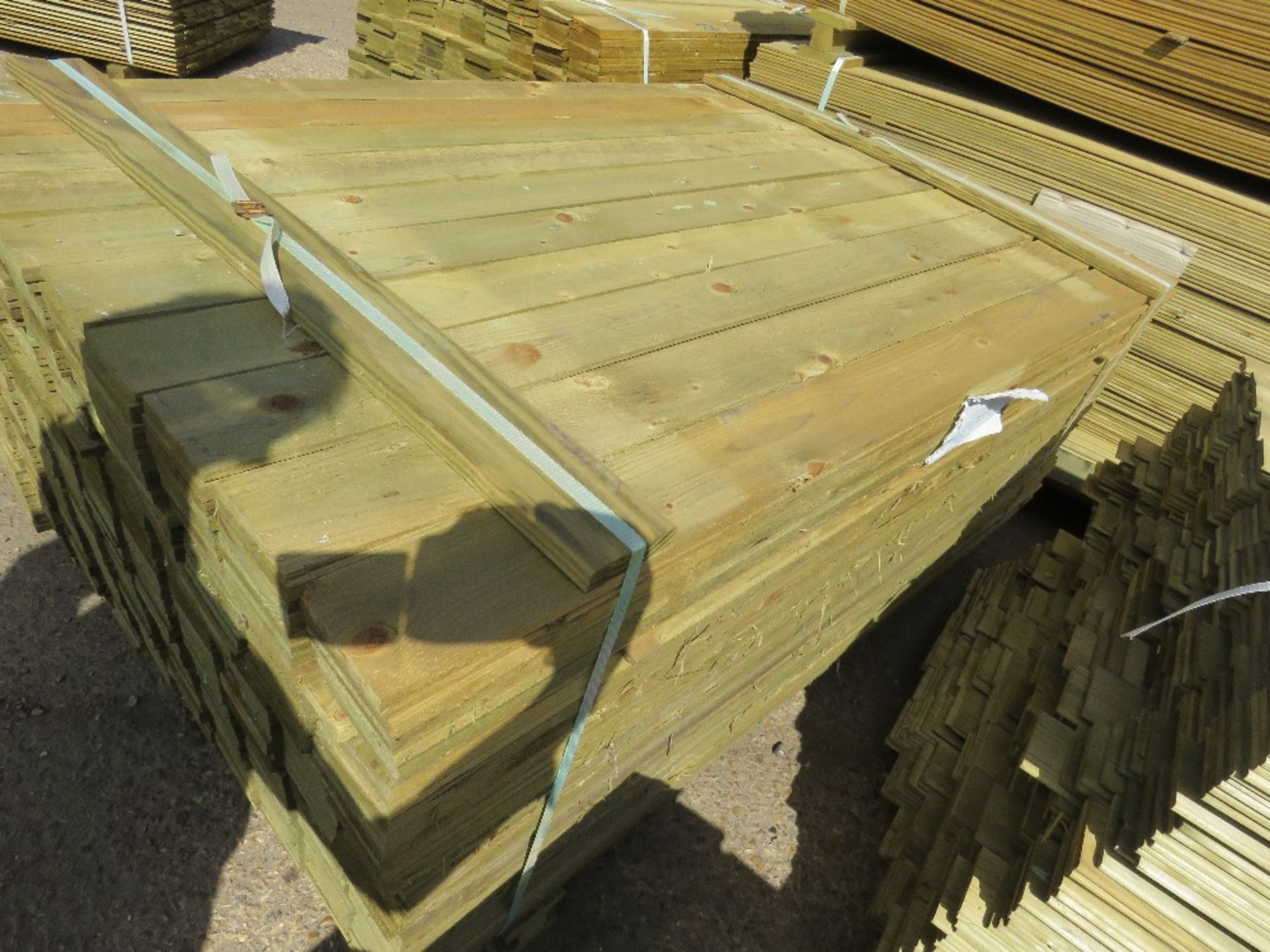 1 X PACK OF FEATHER EDGE TIMBER CLADDING @1.64METRE LENGTH X 10CM WIDE APPROX - Image 3 of 3