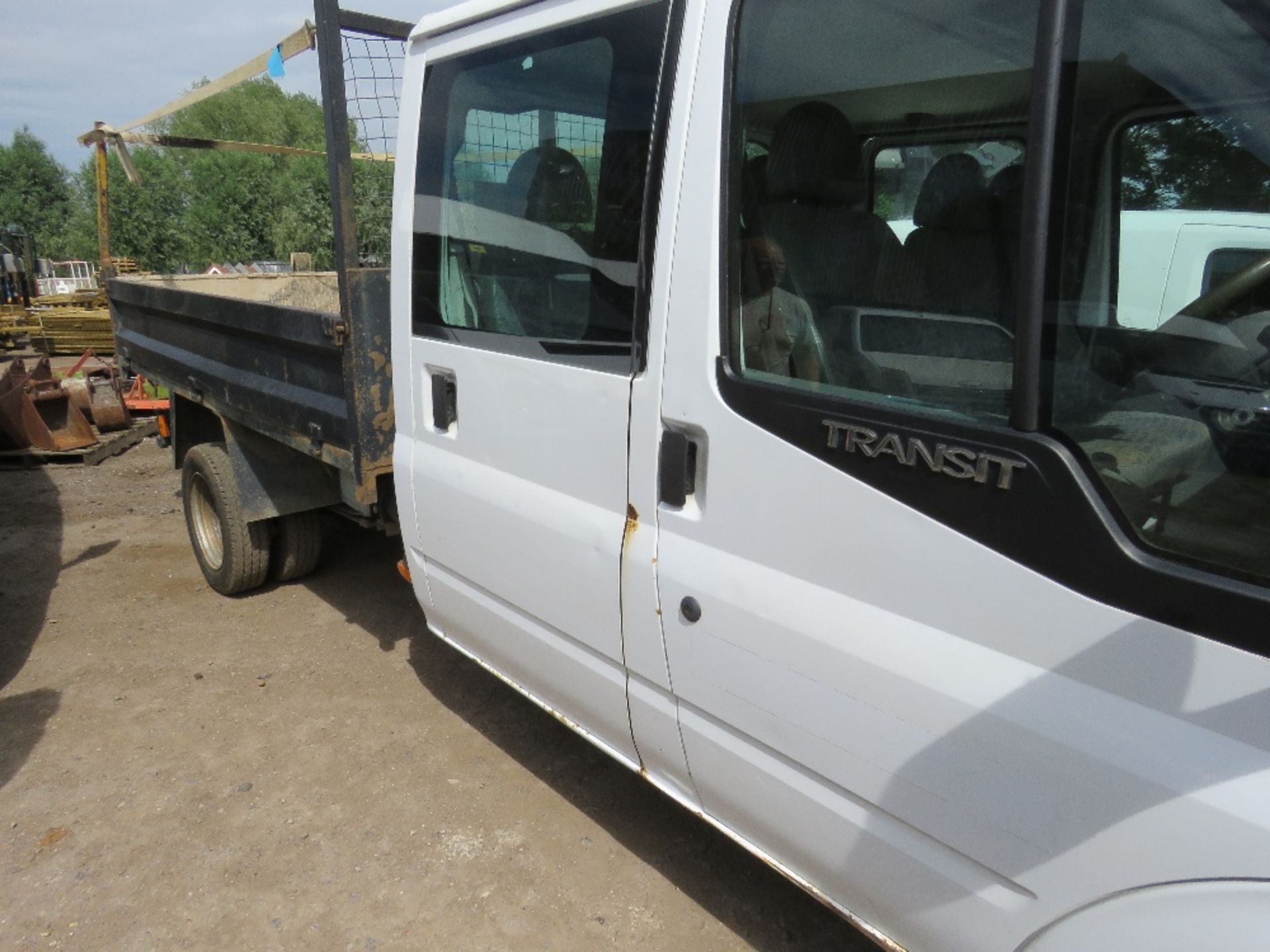 FORD TRANSIT DOUBLE CAB TIPPER REG: HK12DLU TESTED TILL 16/08/2020, 157,482 REC MILES. DIRECT EX - Image 2 of 5