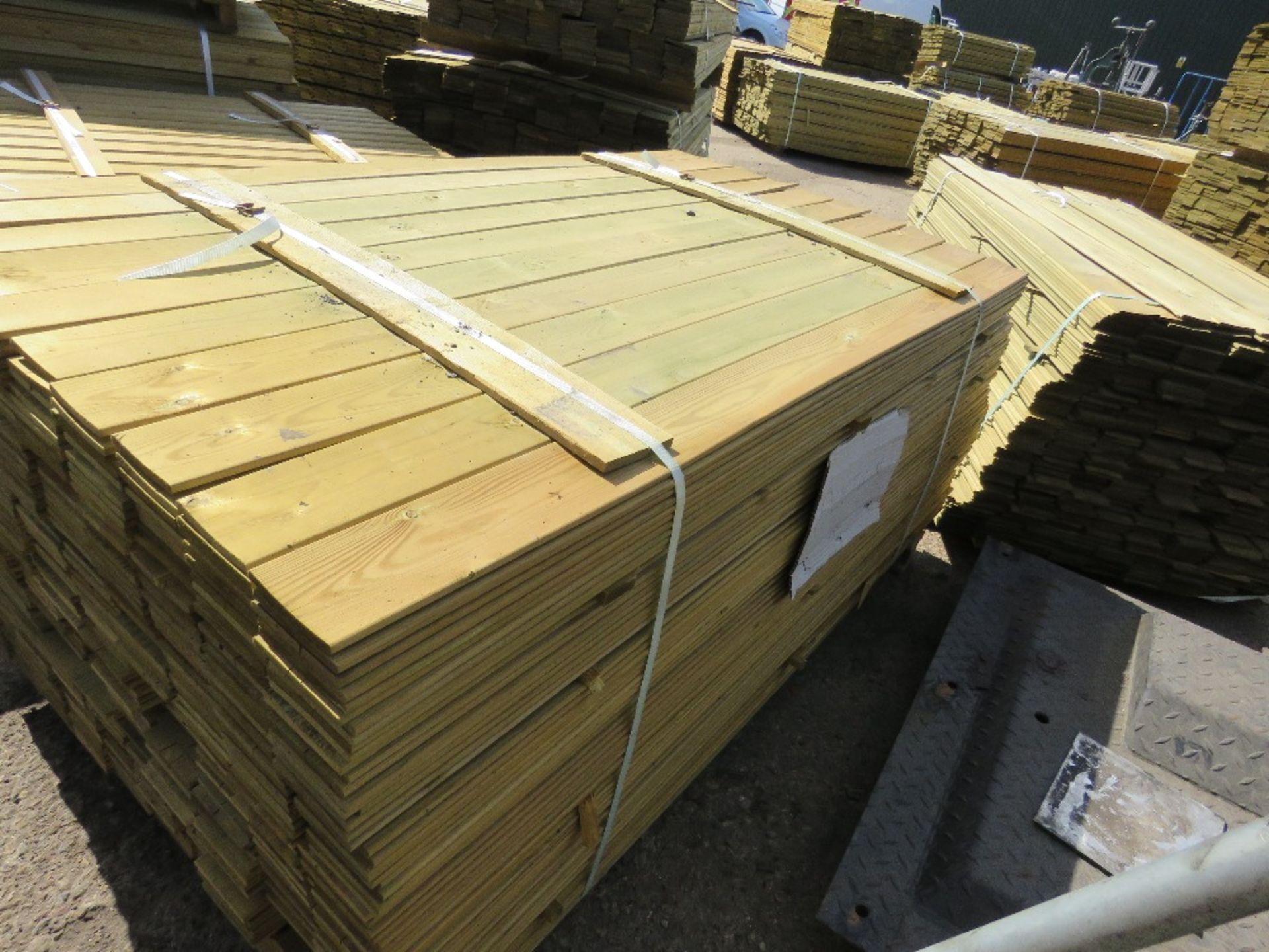 1 X PACK OF SHIPLAP FENCE TIMBER CLADDING @1.74METRE LENGTH X 9CM WIDE - Image 3 of 3