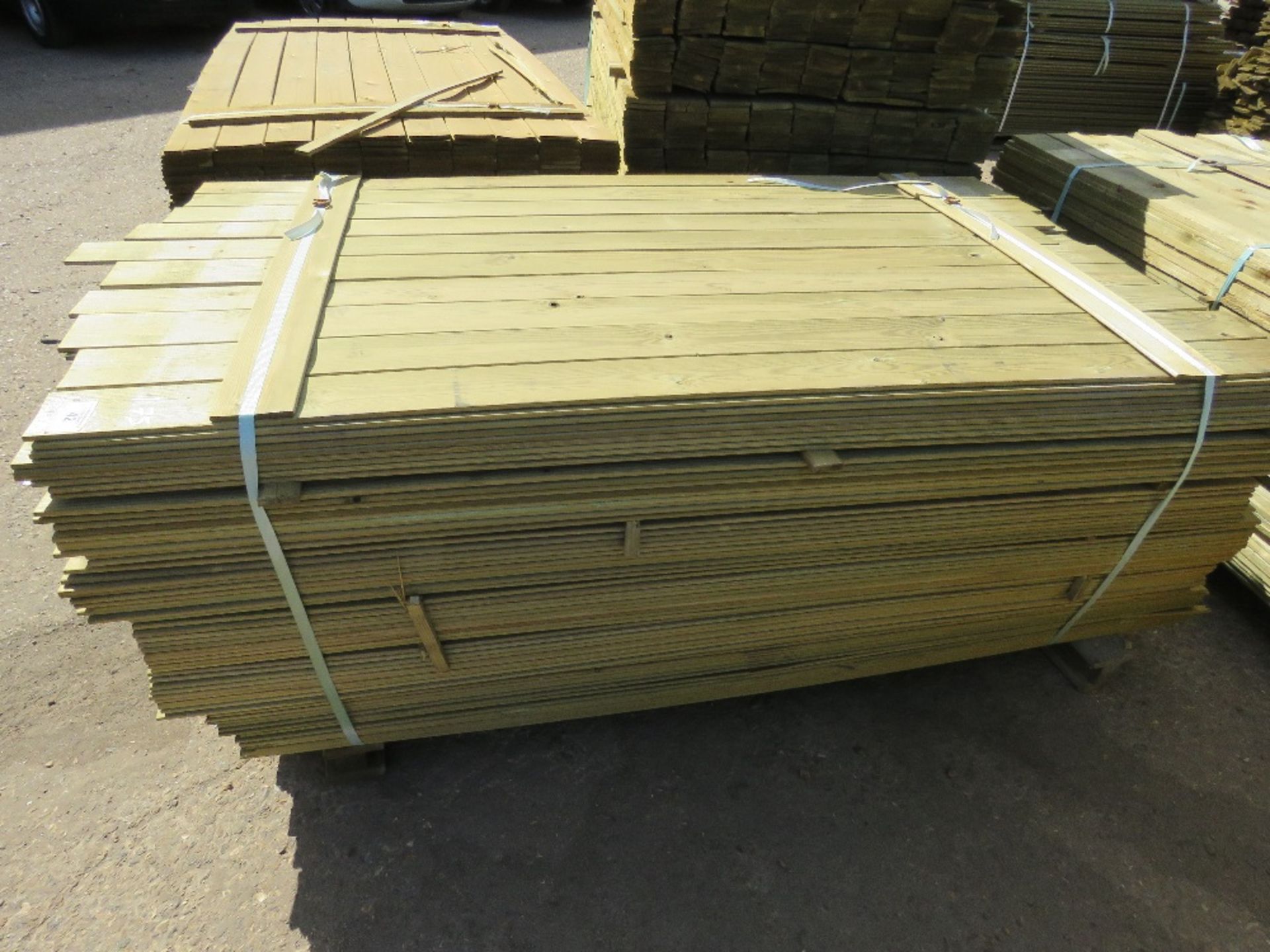 1 X PACK OF FENCE TIMBER CLADDING @1.75METRE LENGTH X 9.5CM WIDE APPROX X 0.8CM DEPTH APPROX - Image 3 of 3