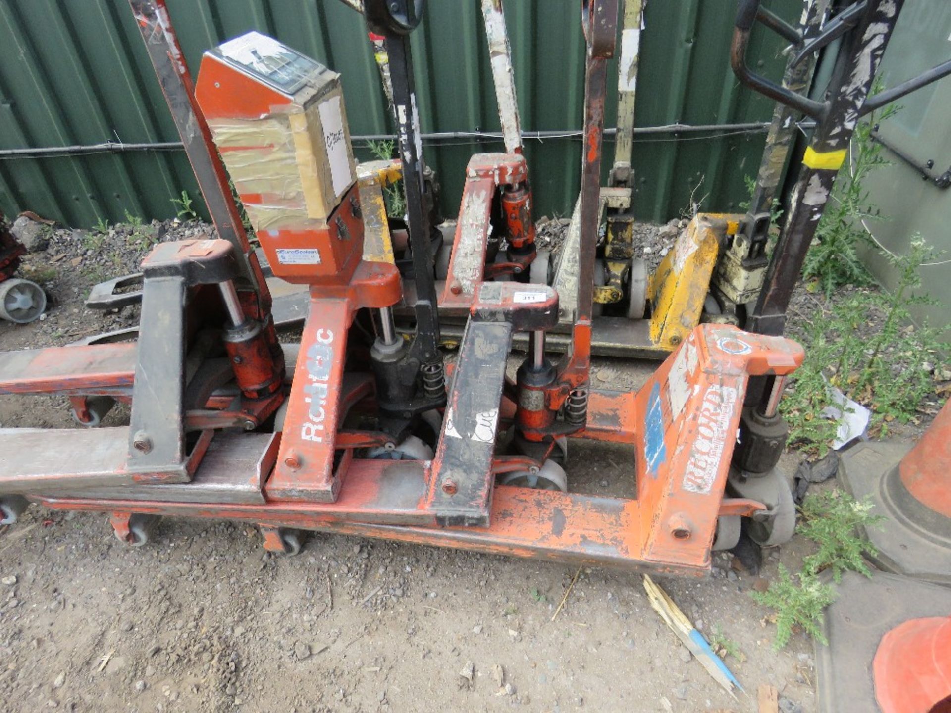 8 X ASSORTED PALLET TRUCKS, EX COMPANY LIQUIDATION - Image 4 of 4