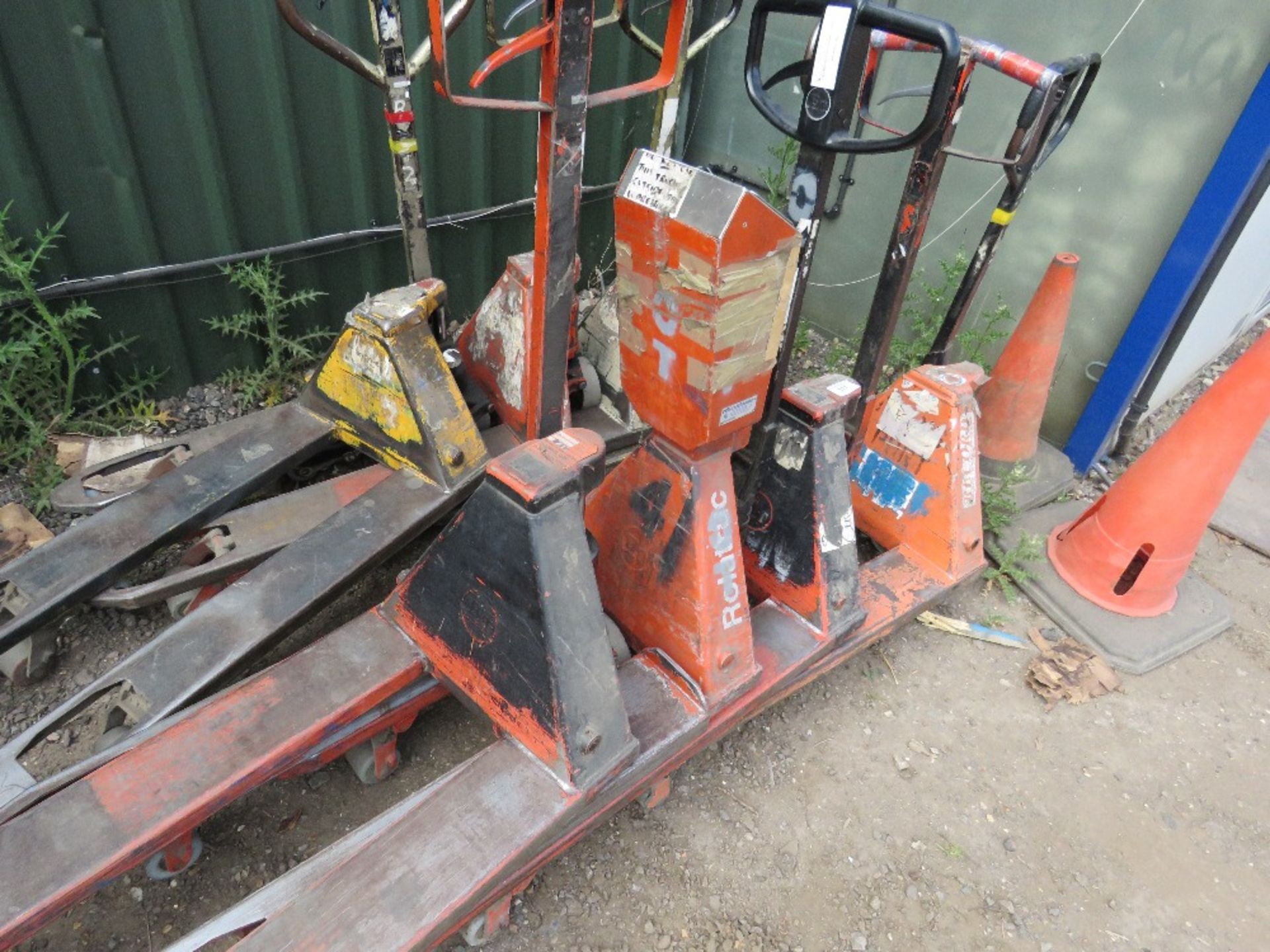 8 X ASSORTED PALLET TRUCKS, EX COMPANY LIQUIDATION