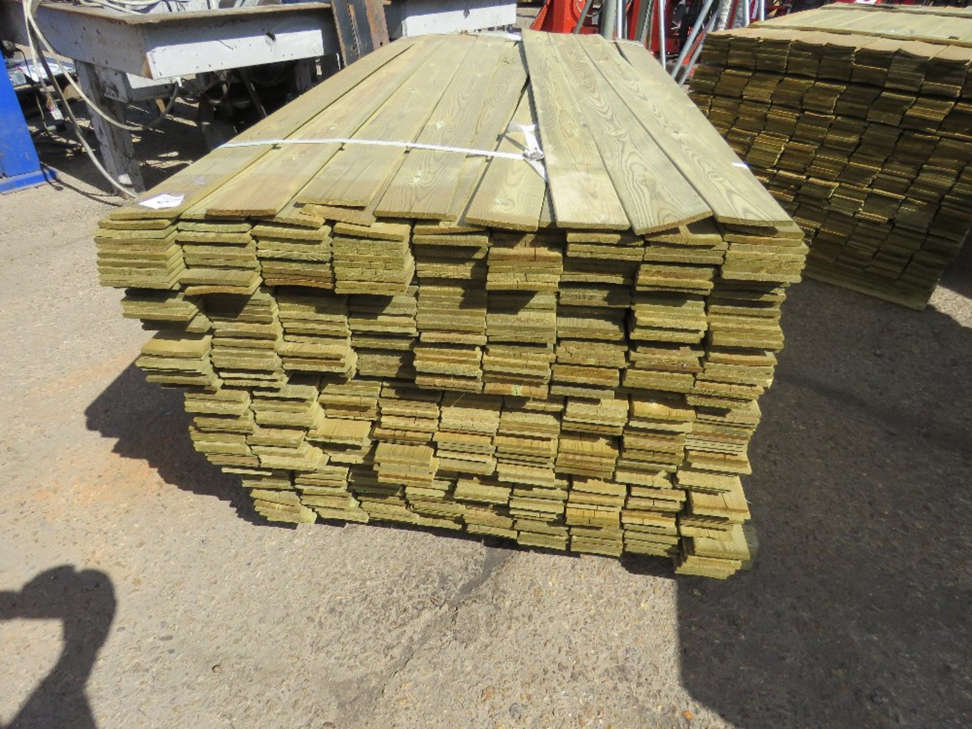 1 X PACK OF FENCE TIMBER CLADDING @1.74METRE LENGTH X 9.5CM WIDE X0.8CM DEPTH - Image 2 of 3
