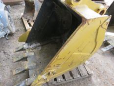 3ft Excavator digging bucket on 70mm pins, little used