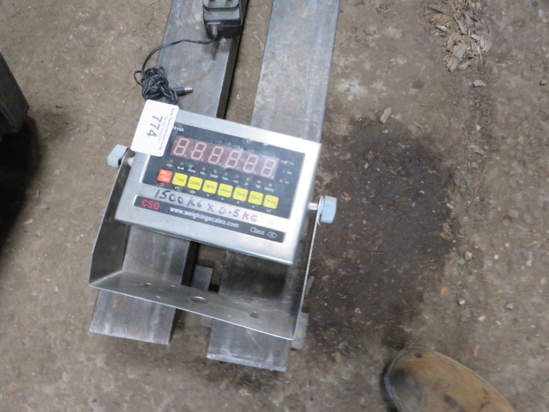 SET OF PORTABLE PALLET WEIGHING SCALES 0.5-1500KG CAPACITY, REQUIRE CALLIBRATION - Image 2 of 4