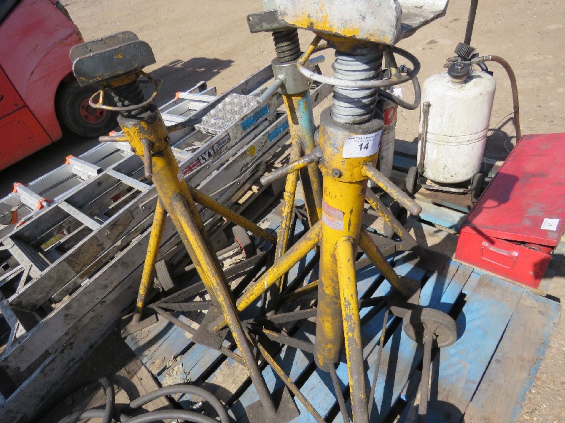 3X HEAVY DUTY AXLE STANDS 7.5 TONNE RATED sourced from company liquidation